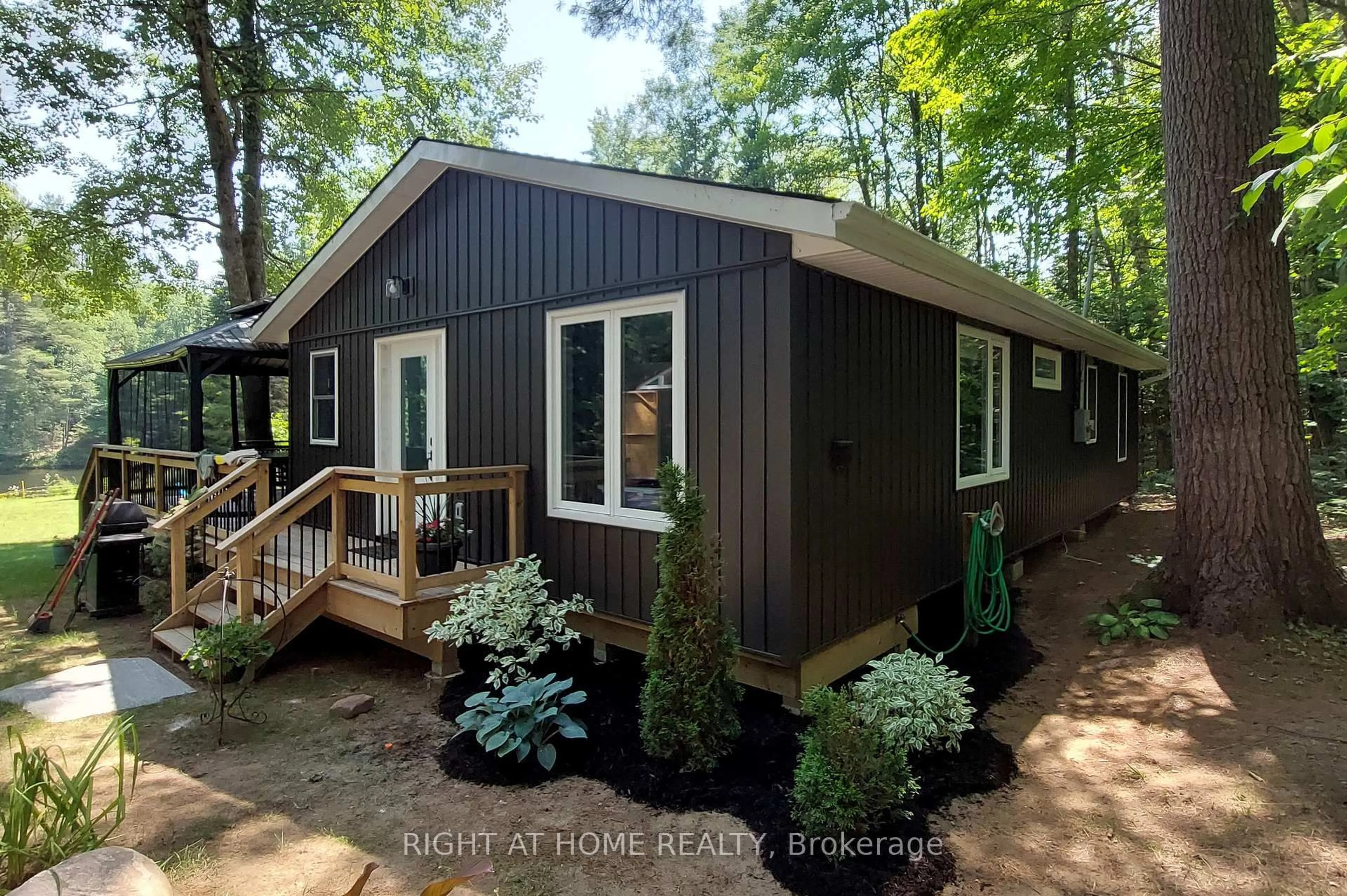 Home with vinyl exterior material, unknown for 1353 Sherwood Forest Rd, Bracebridge Ontario P1L 1X3