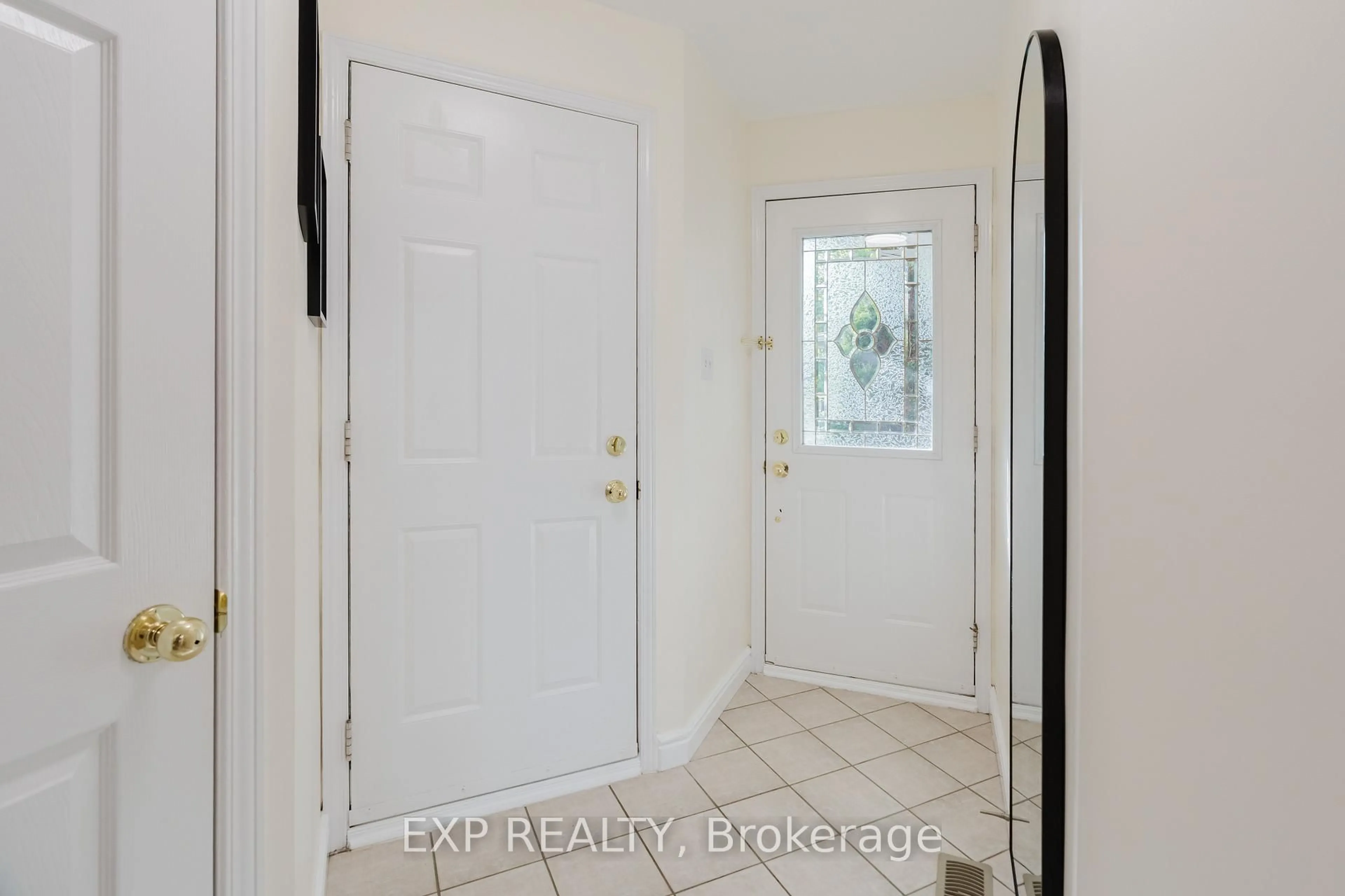 Indoor entryway for 191 Beatrice Dr, Ottawa Ontario K2J 4P2