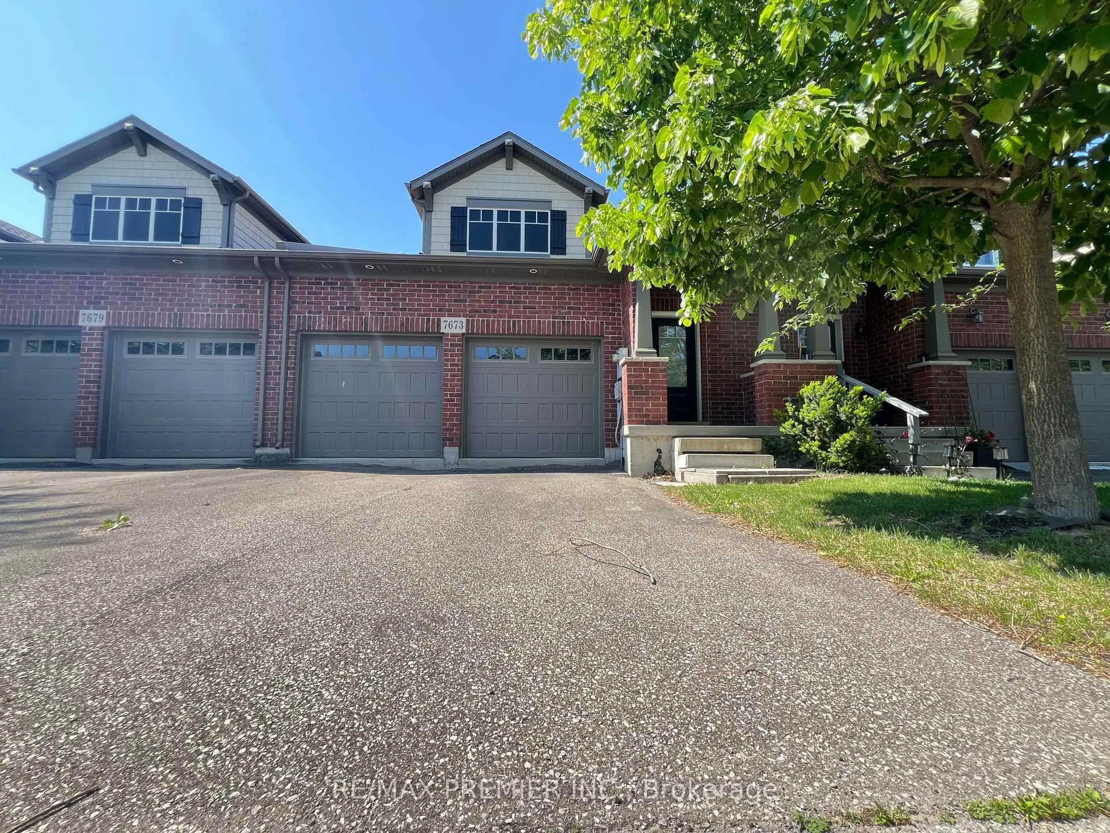 A pic from outside/outdoor area/front of a property/back of a property/a pic from drone, street for 7673 Green Vista Gate #140, Niagara Falls Ontario L2G 0A8