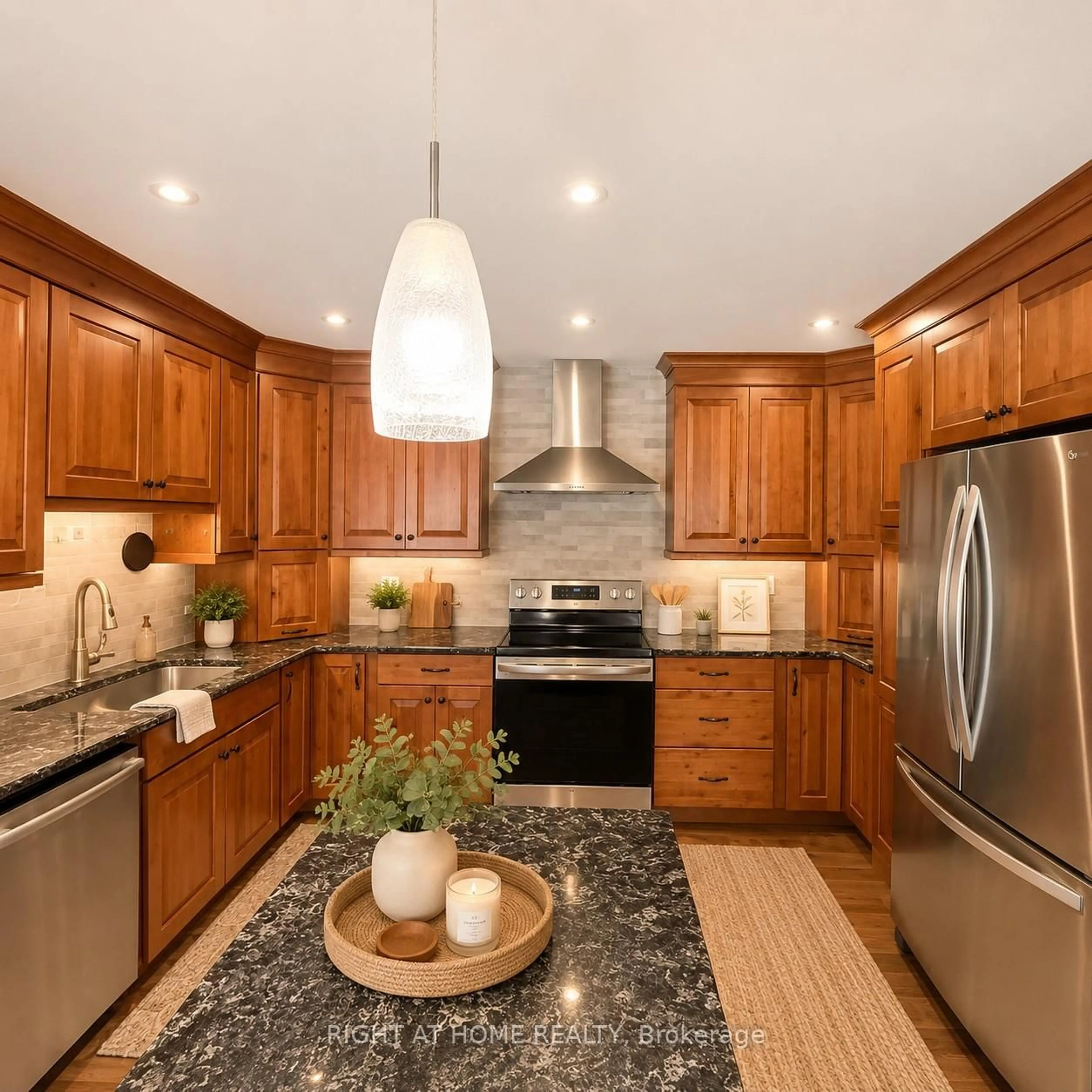 Contemporary kitchen, unknown for 82 Blackwood Cres, Hamilton Ontario L8S 3H5