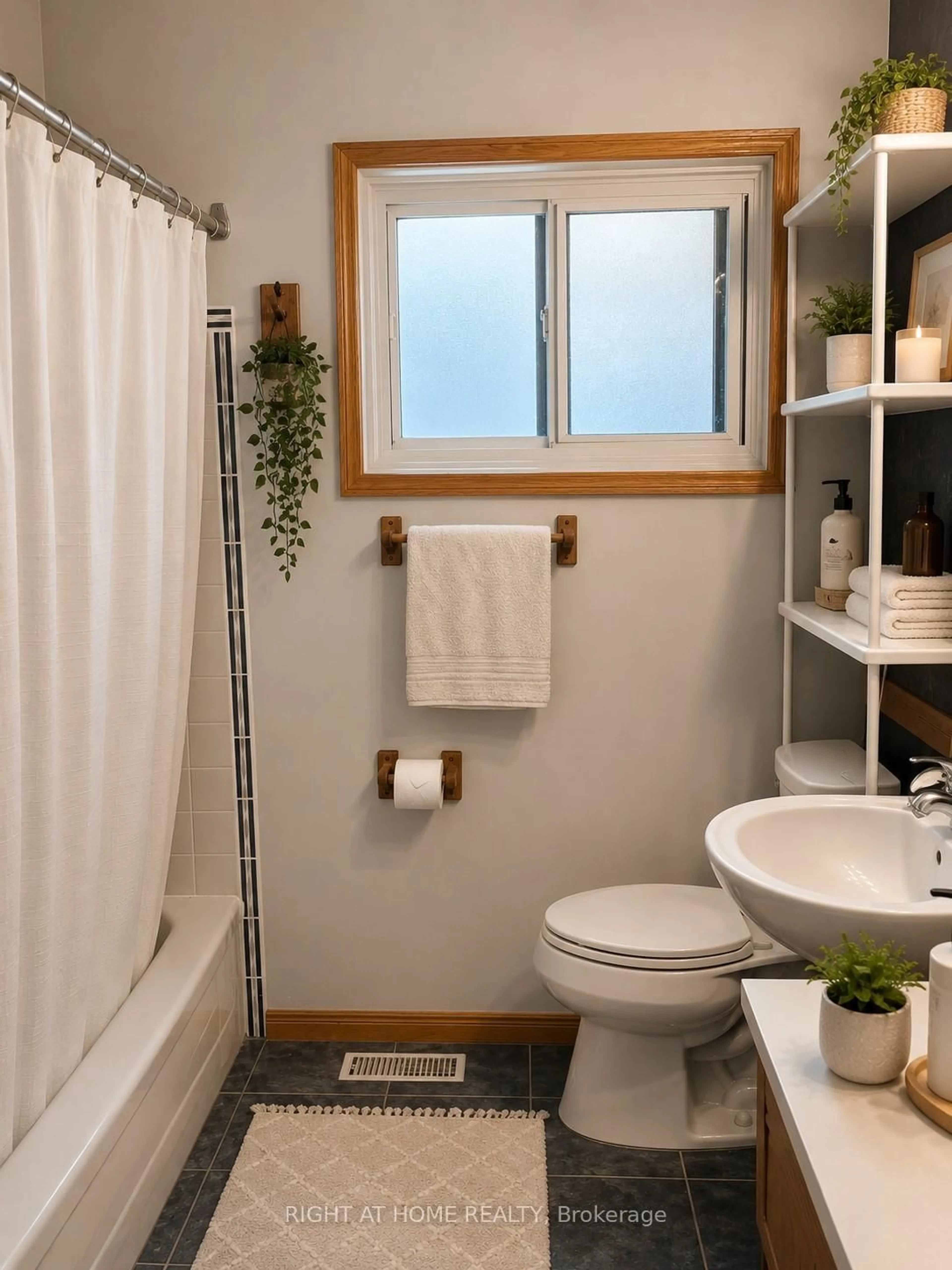 Contemporary bathroom, ceramic/tile floor for 82 Blackwood Cres, Hamilton Ontario L8S 3H5