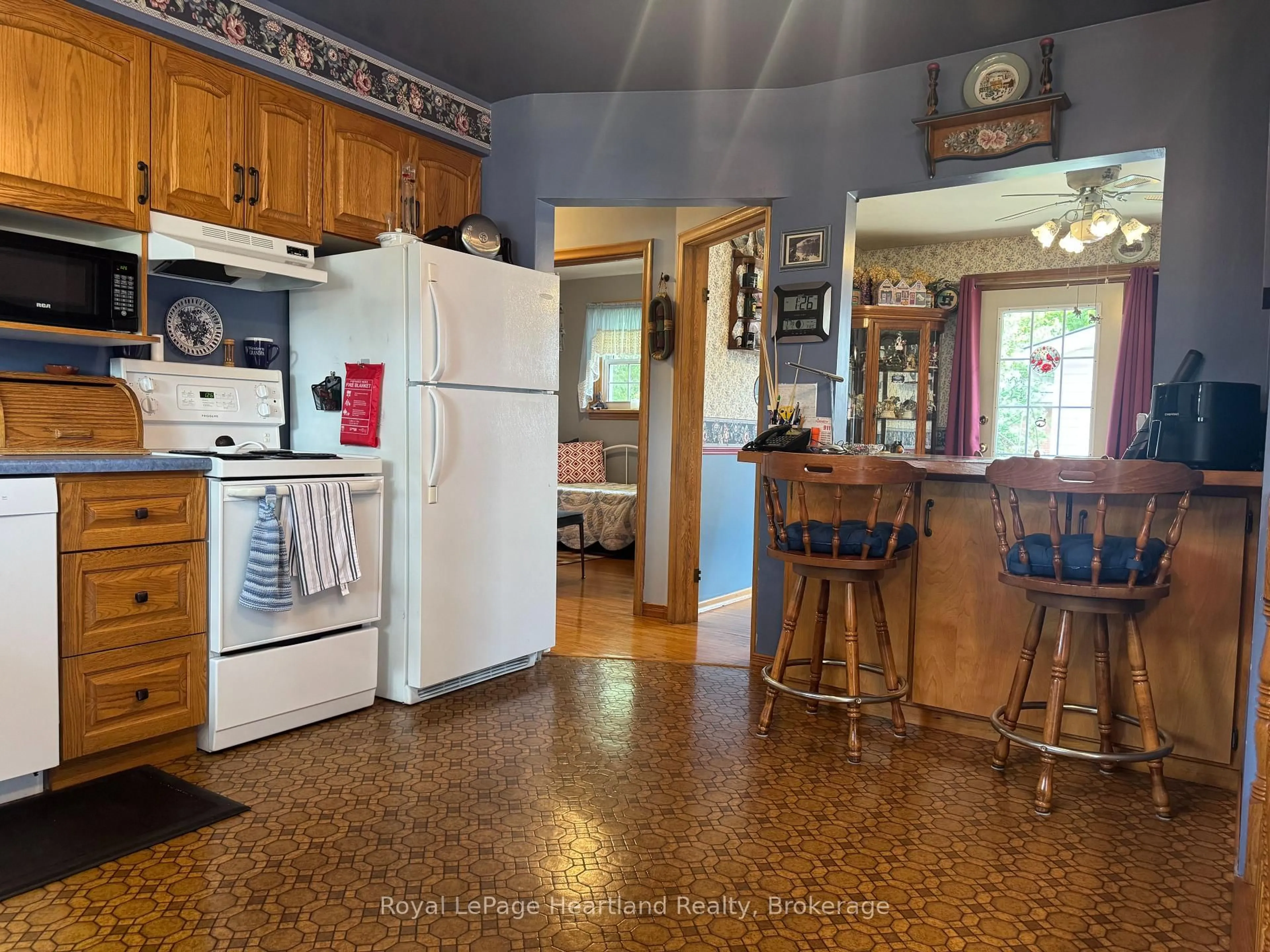 Standard kitchen, ceramic/tile floor for 47 McDonald St, Stratford Ontario N5A 4W4