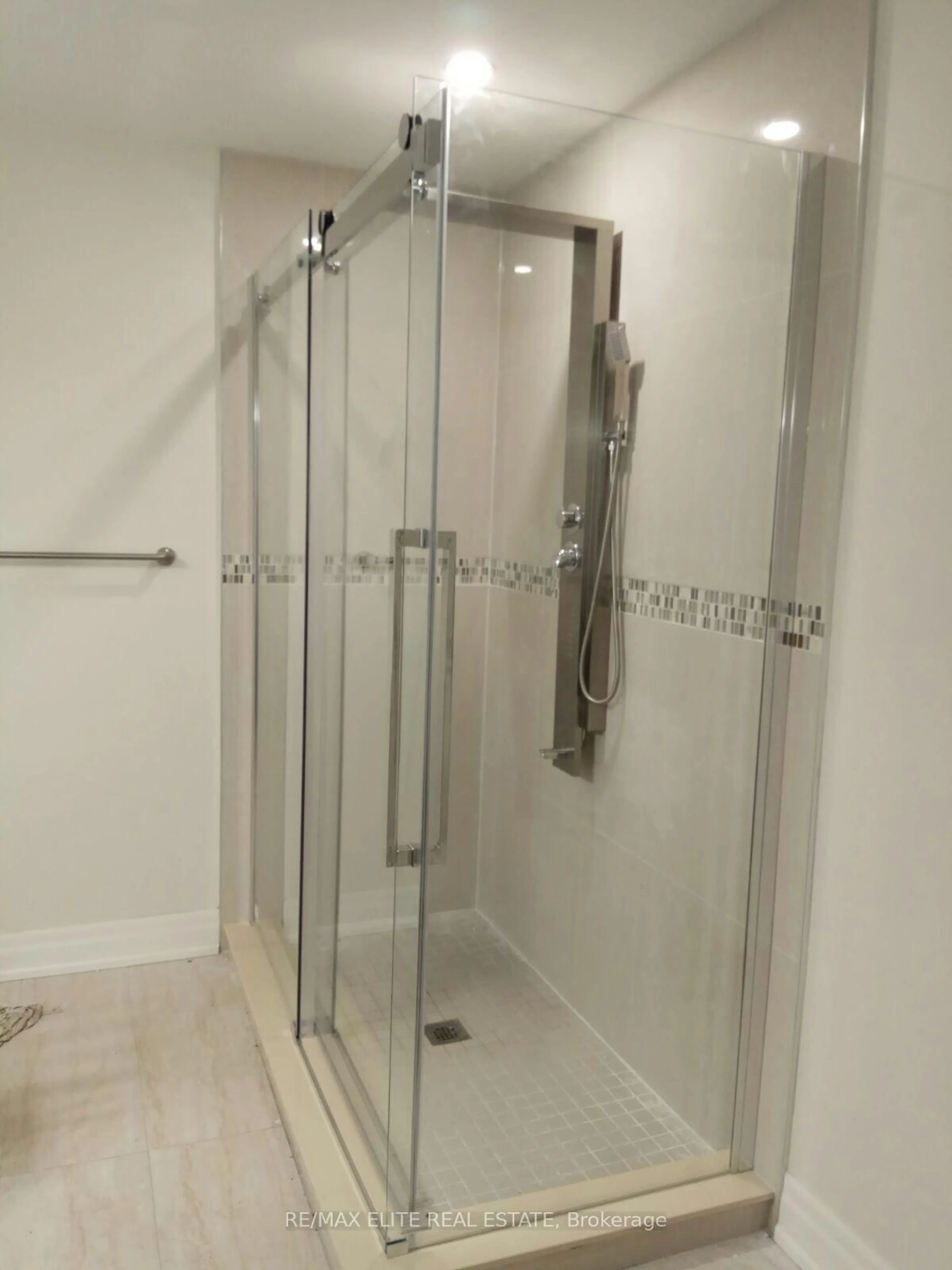 Contemporary bathroom, unknown for 1570 Richmond St #34, London North Ontario N6G 4W2