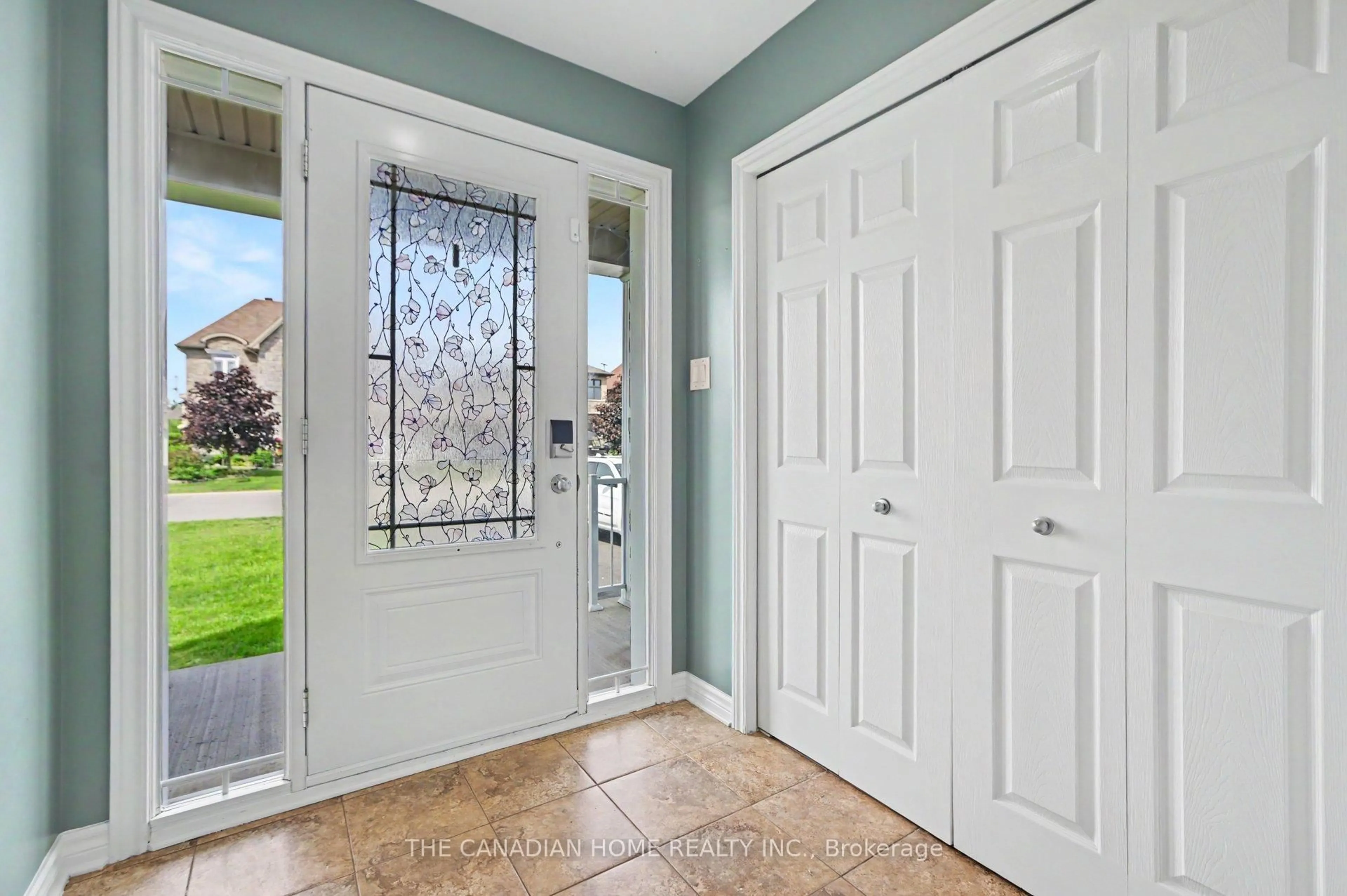 Indoor entryway for 150 Bordeau St, Alfred and Plantagenet Ontario K0A 3K0