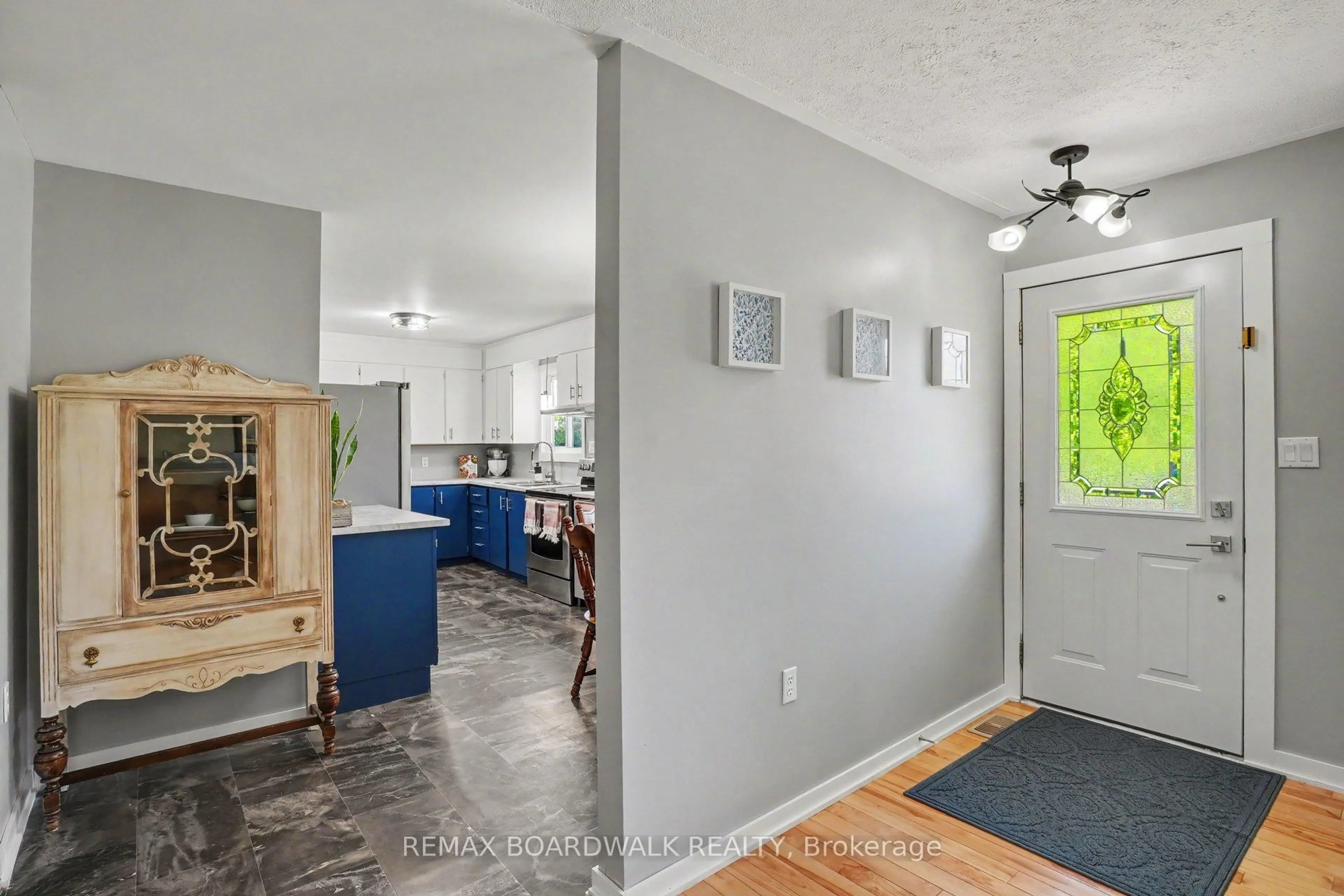 Indoor entryway for 9 Welland St, Perth Ontario K7H 3H6