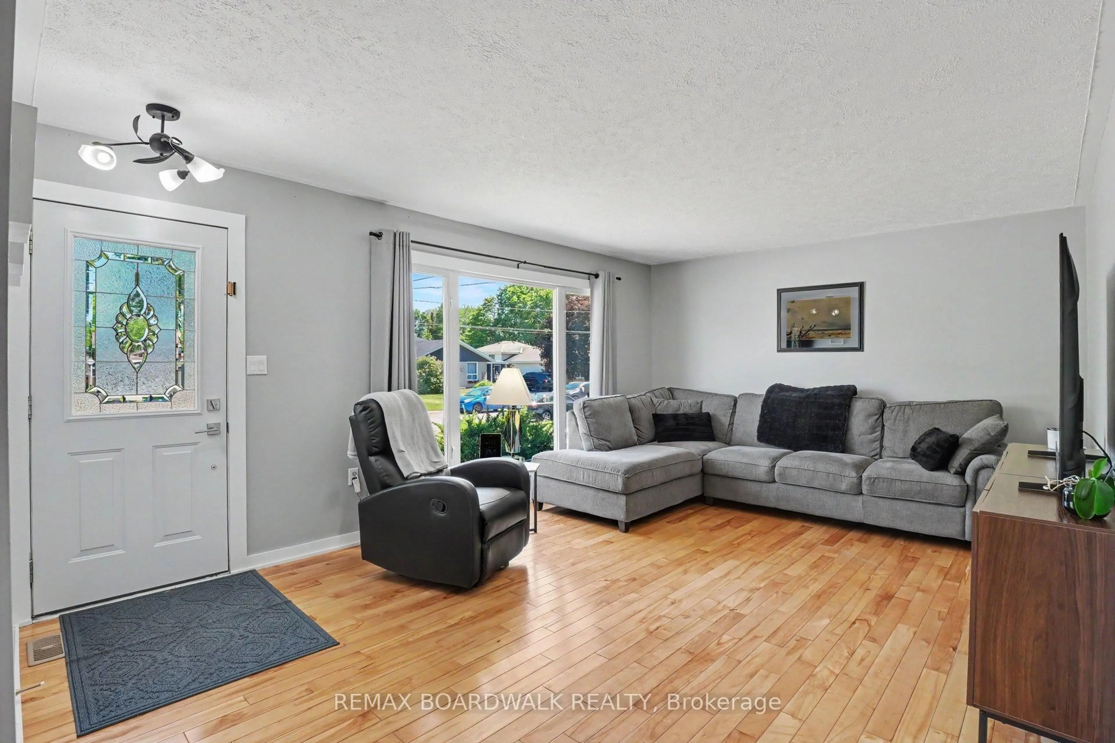 Living room with furniture, unknown for 9 Welland St, Perth Ontario K7H 3H6