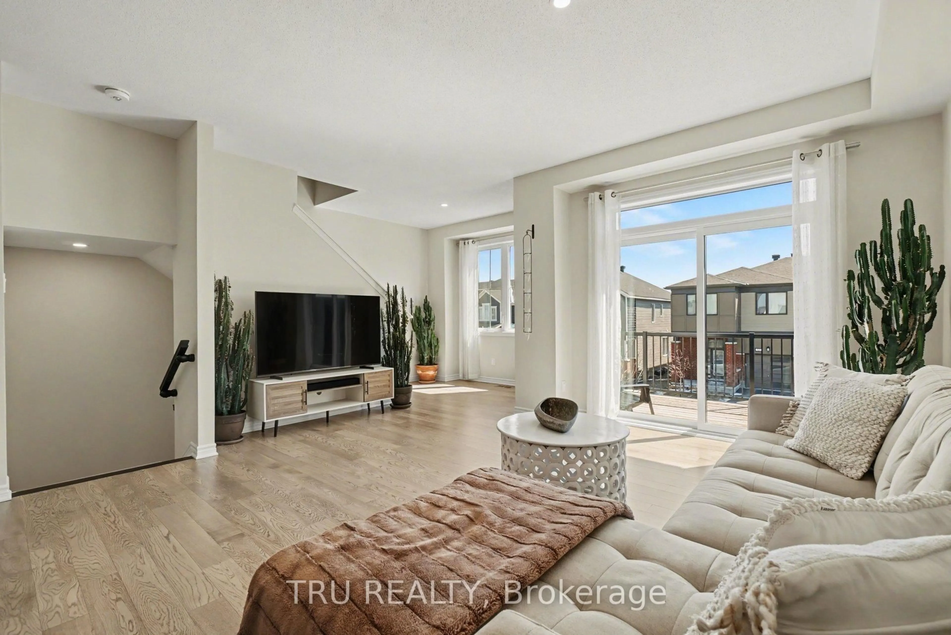 Living room with furniture, unknown for 520 Rye Grass Way, Ottawa Ontario K2J 7A1