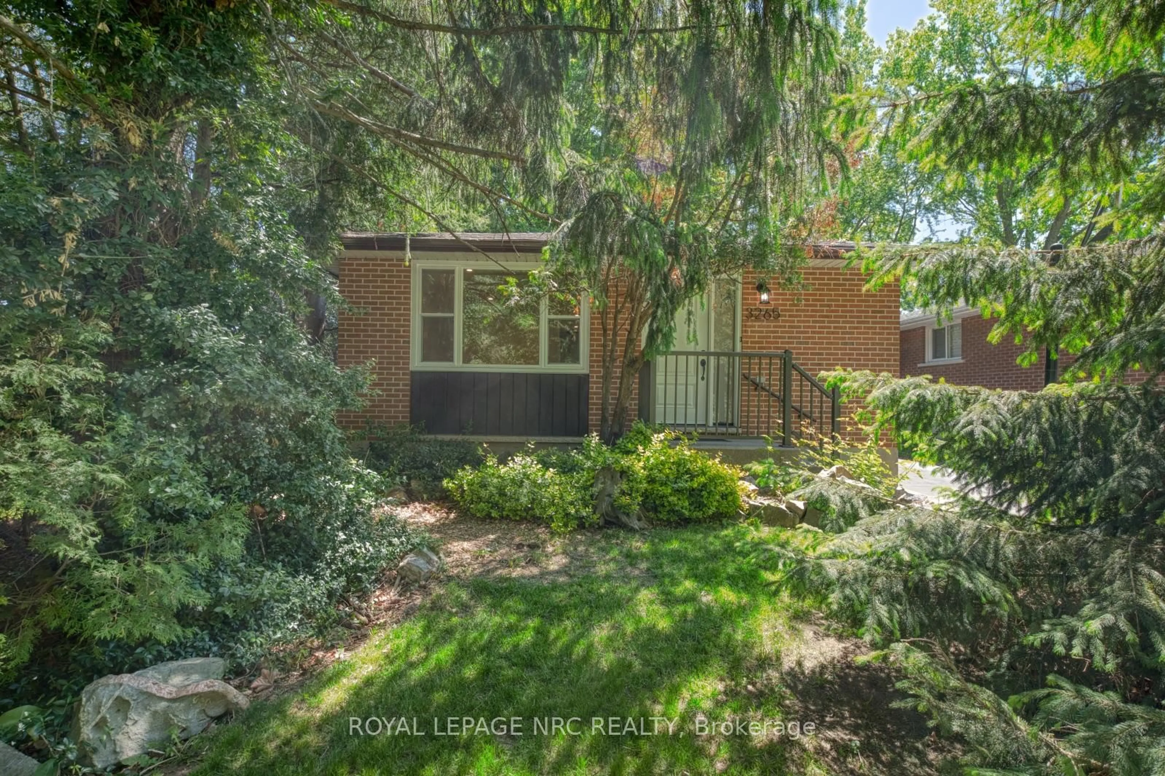 Home with brick exterior material, street for 3265 Addison Ave, Niagara Falls Ontario L2J 3K6