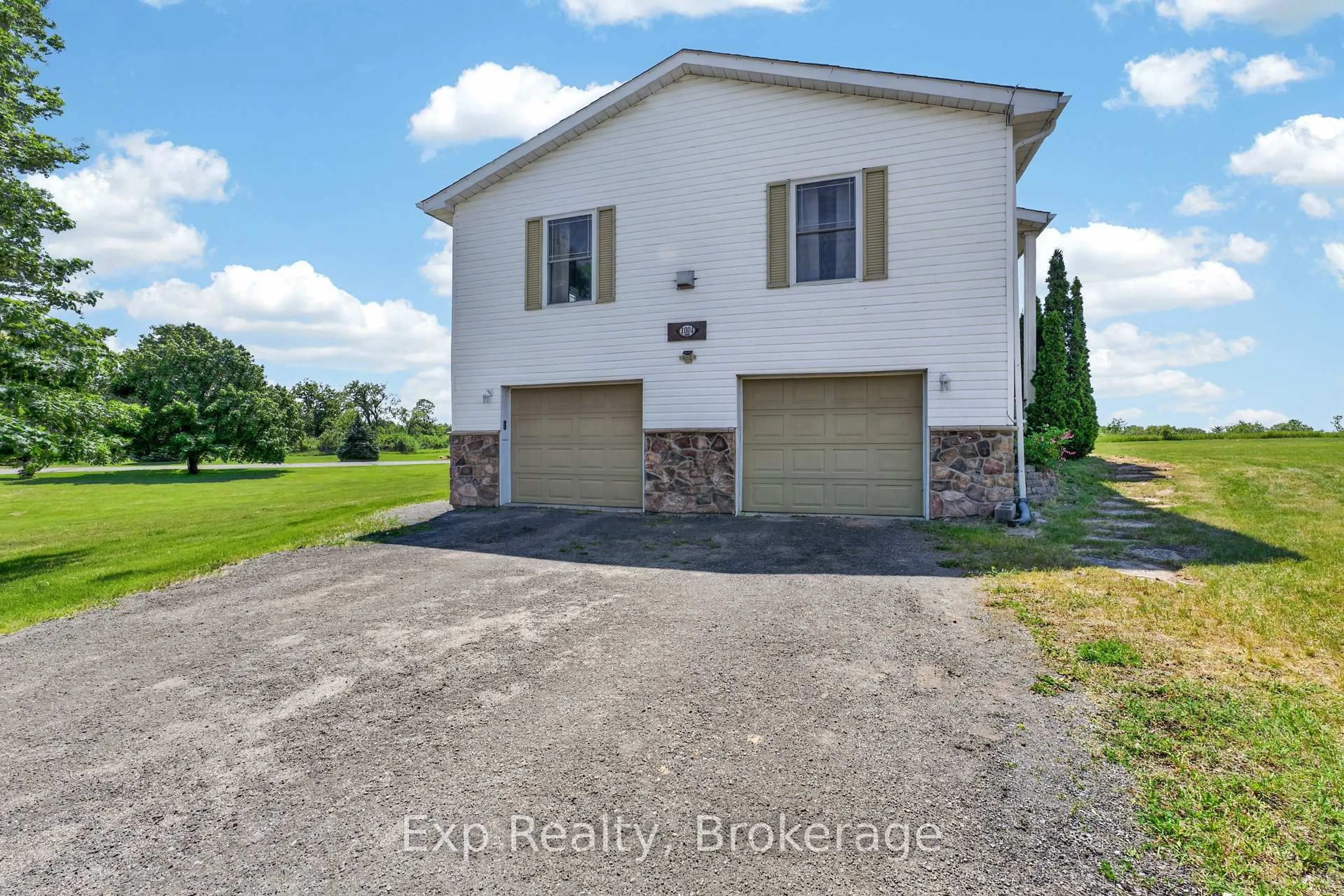 A pic from outside/outdoor area/front of a property/back of a property/a pic from drone, unknown for 1004 Village View Lane, Sydenham Ontario K0H 2T0