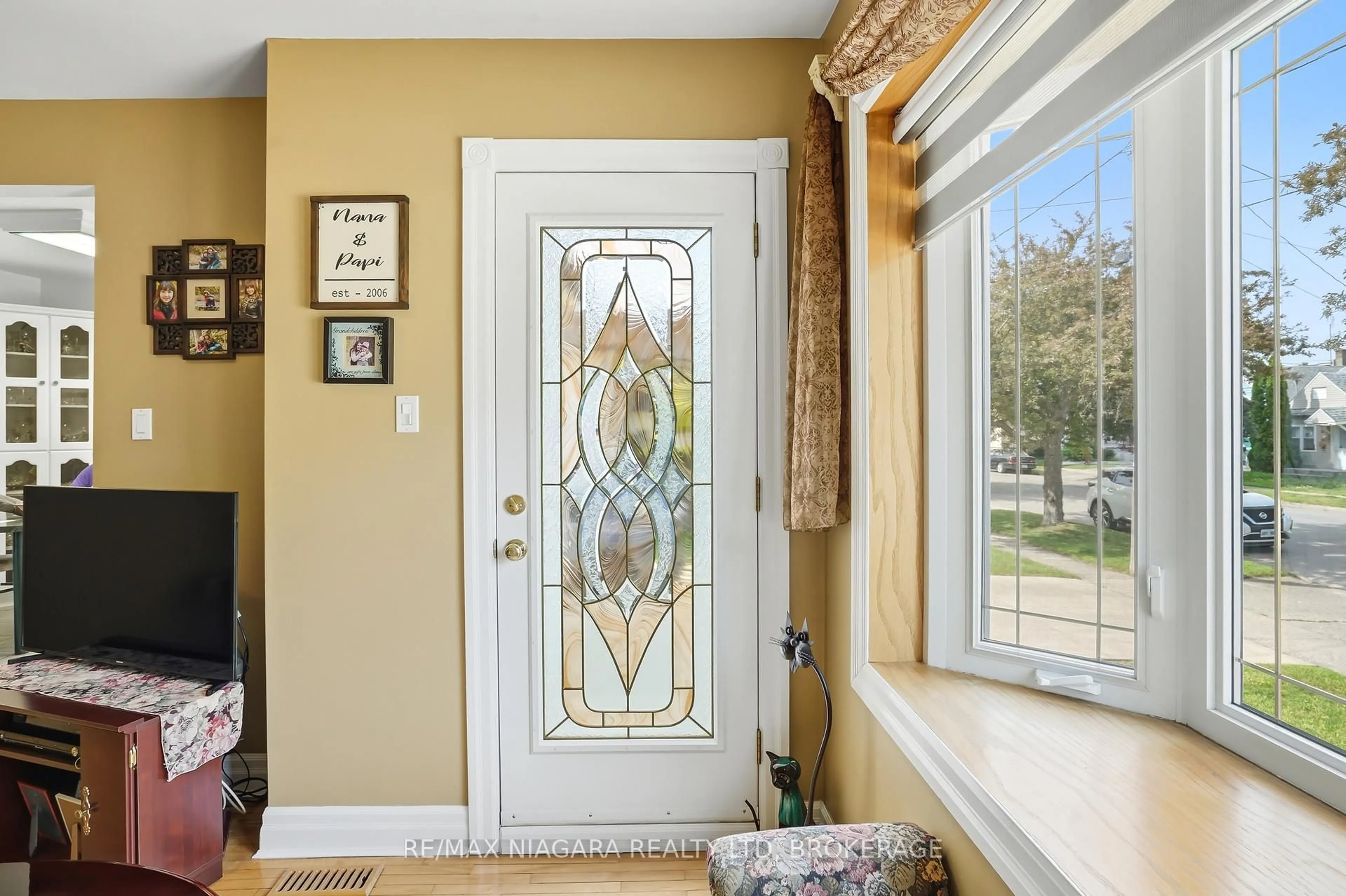 Indoor entryway for 270 Mcalpine Ave, Welland Ontario L3B 1T9