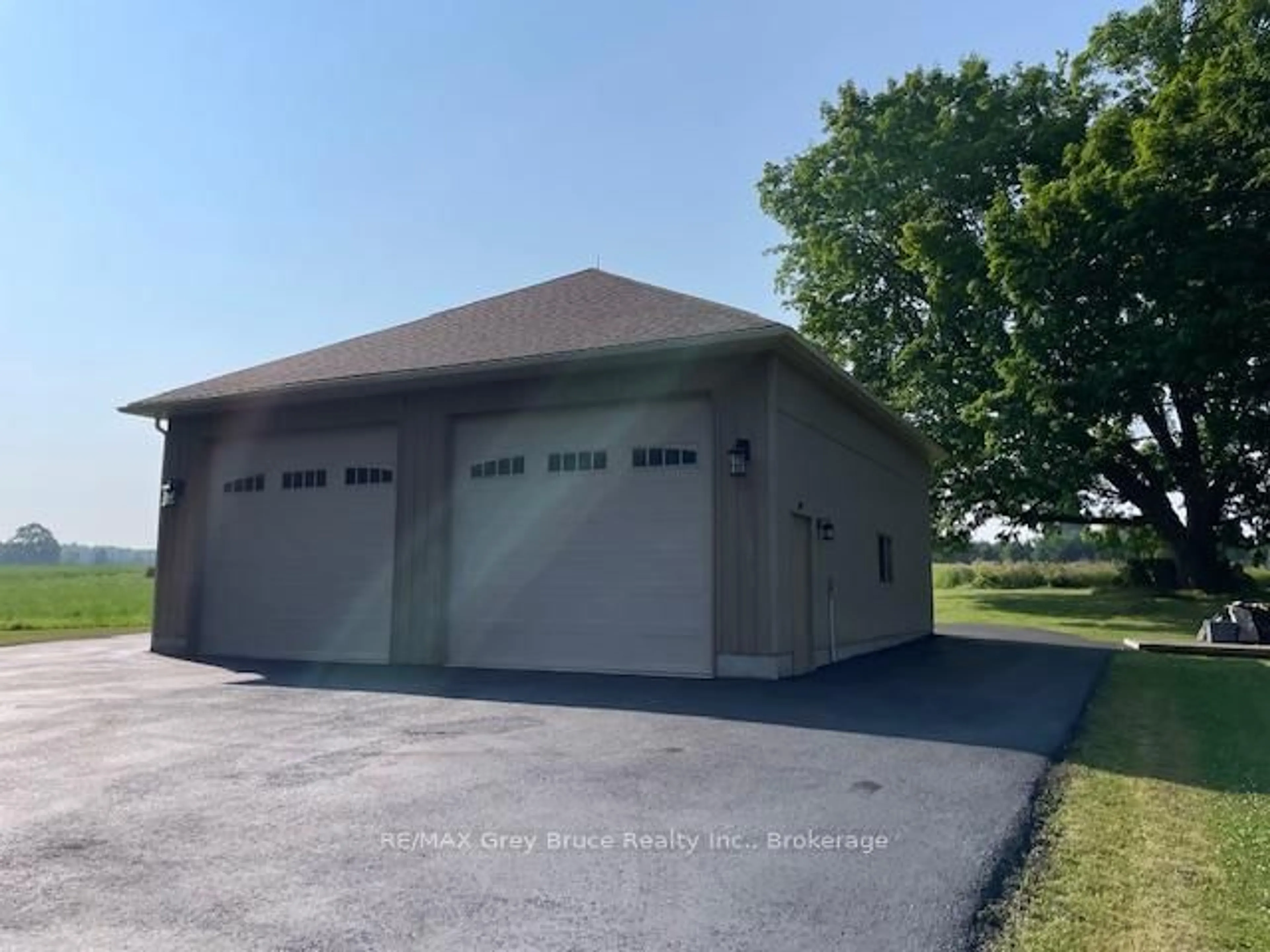 Indoor garage for 202306 6 Highway, Georgian Bluffs Ontario N4K 5N5