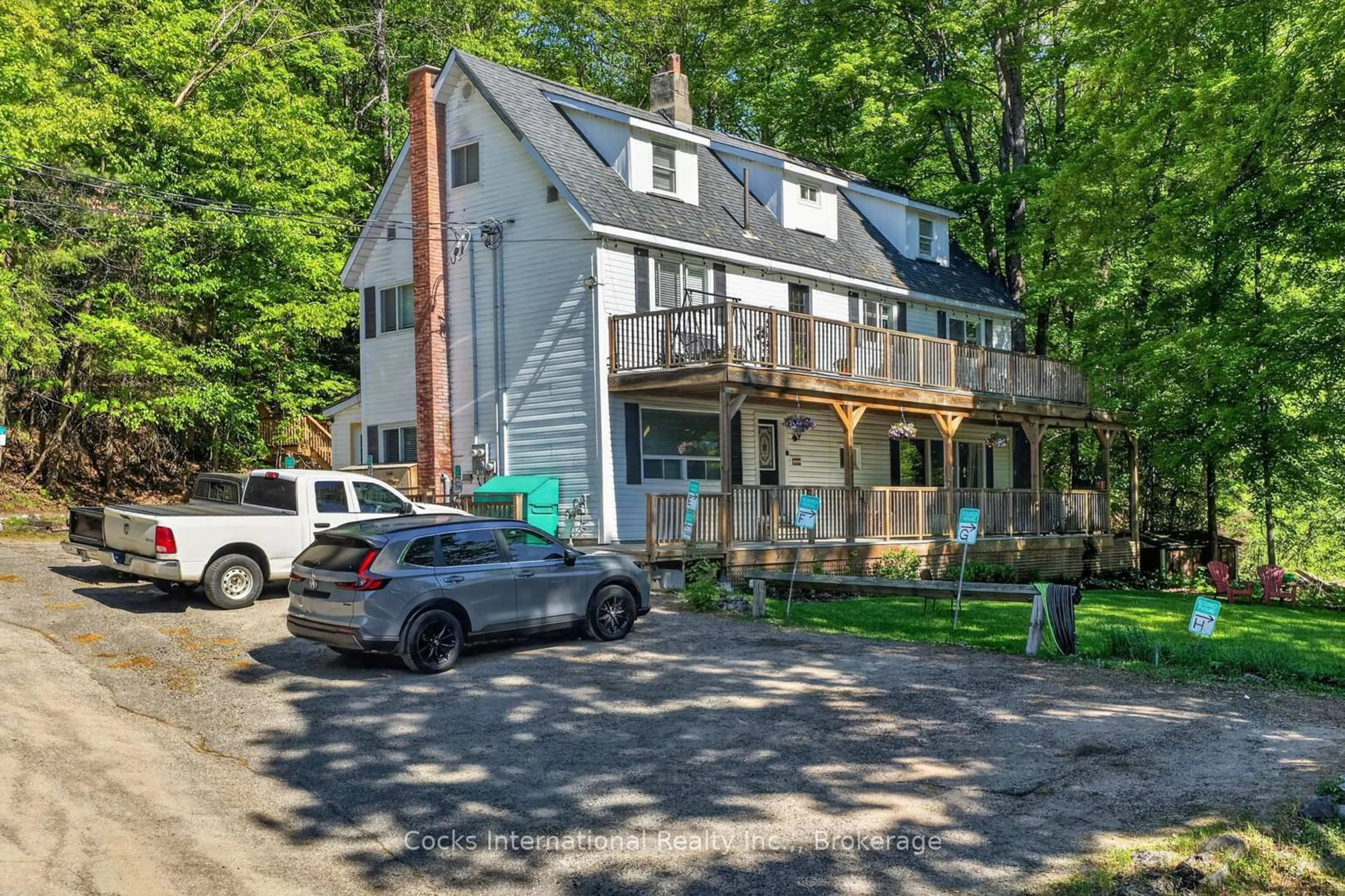A pic from outside/outdoor area/front of a property/back of a property/a pic from drone, street for 755 Muskoka Road 10 Rd, Huntsville Ontario P0B 1L0
