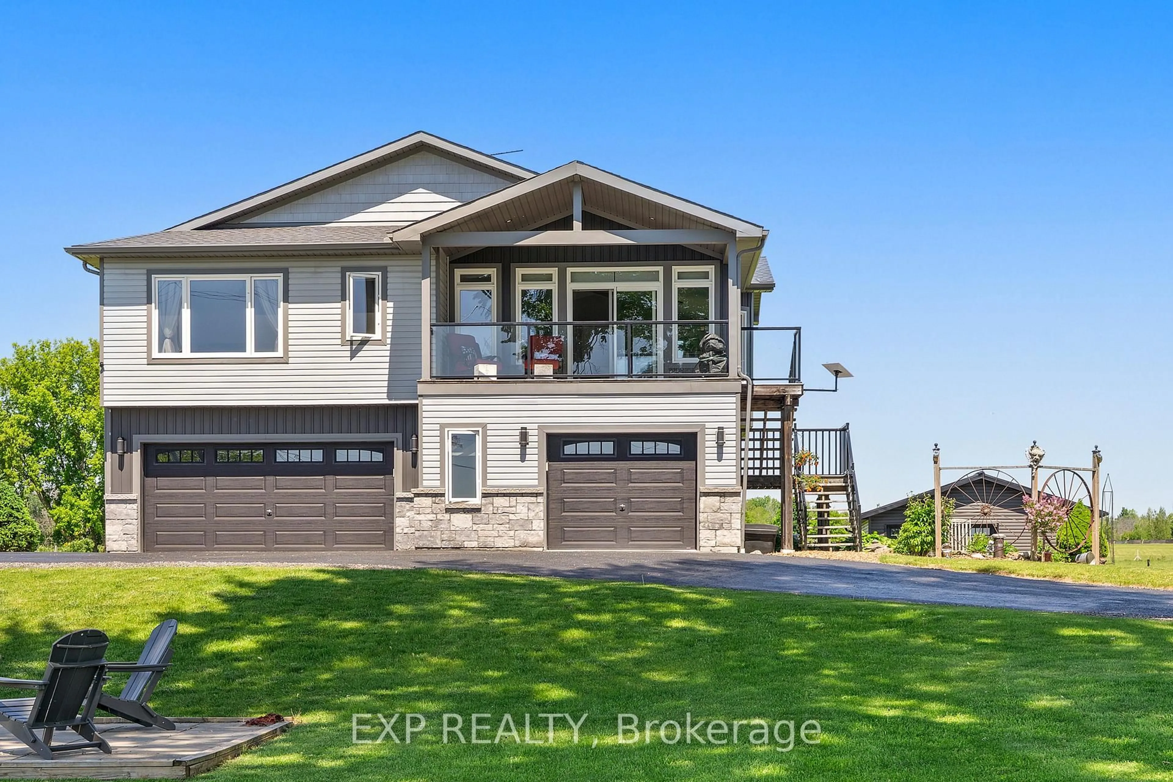 Home with vinyl exterior material, water/lake/river/ocean view for 10029 County 2 Rd, South Dundas Ontario K0E 1K0