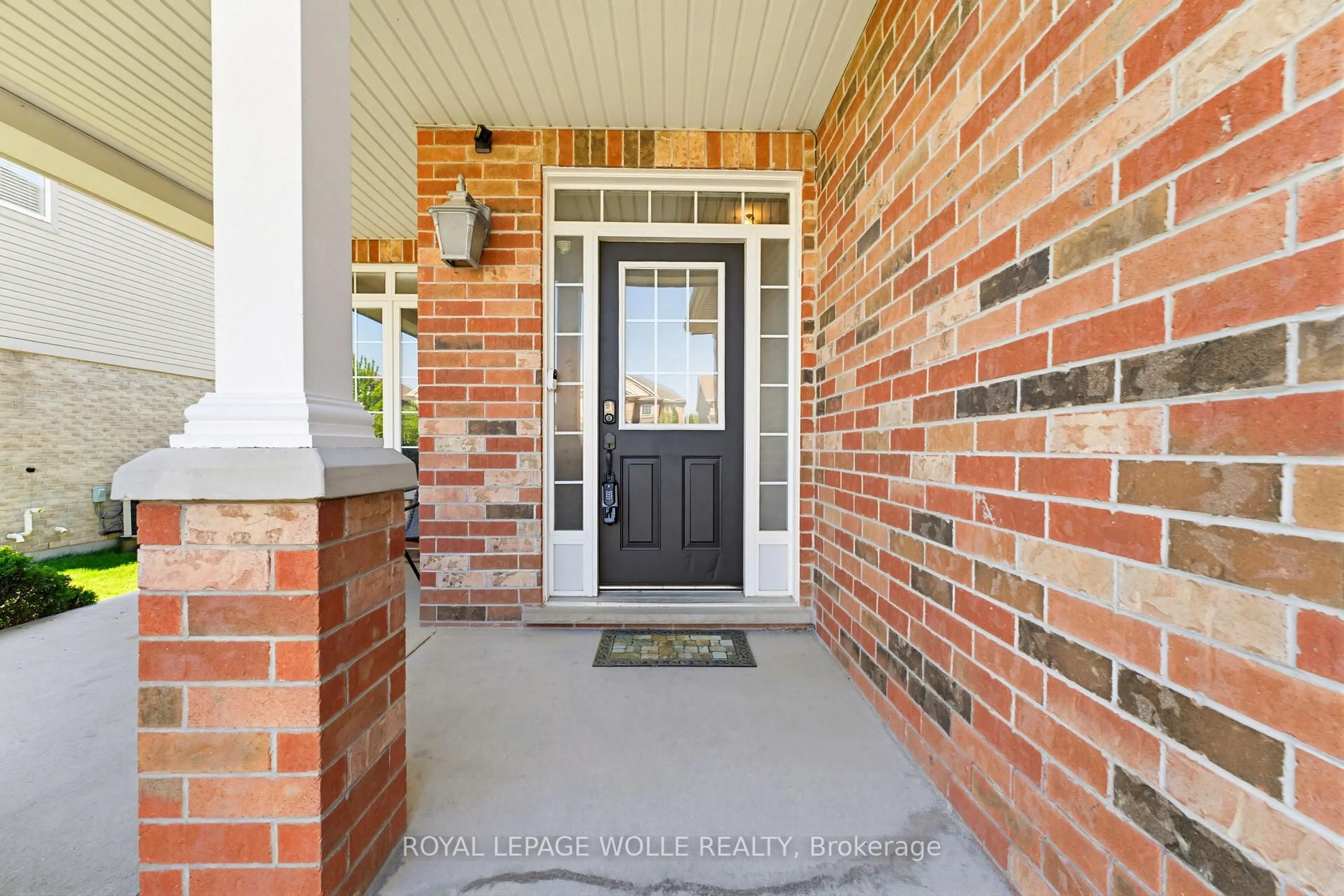 Indoor entryway for 359 Pine Valley Dr, Kitchener Ontario N2P 2V4