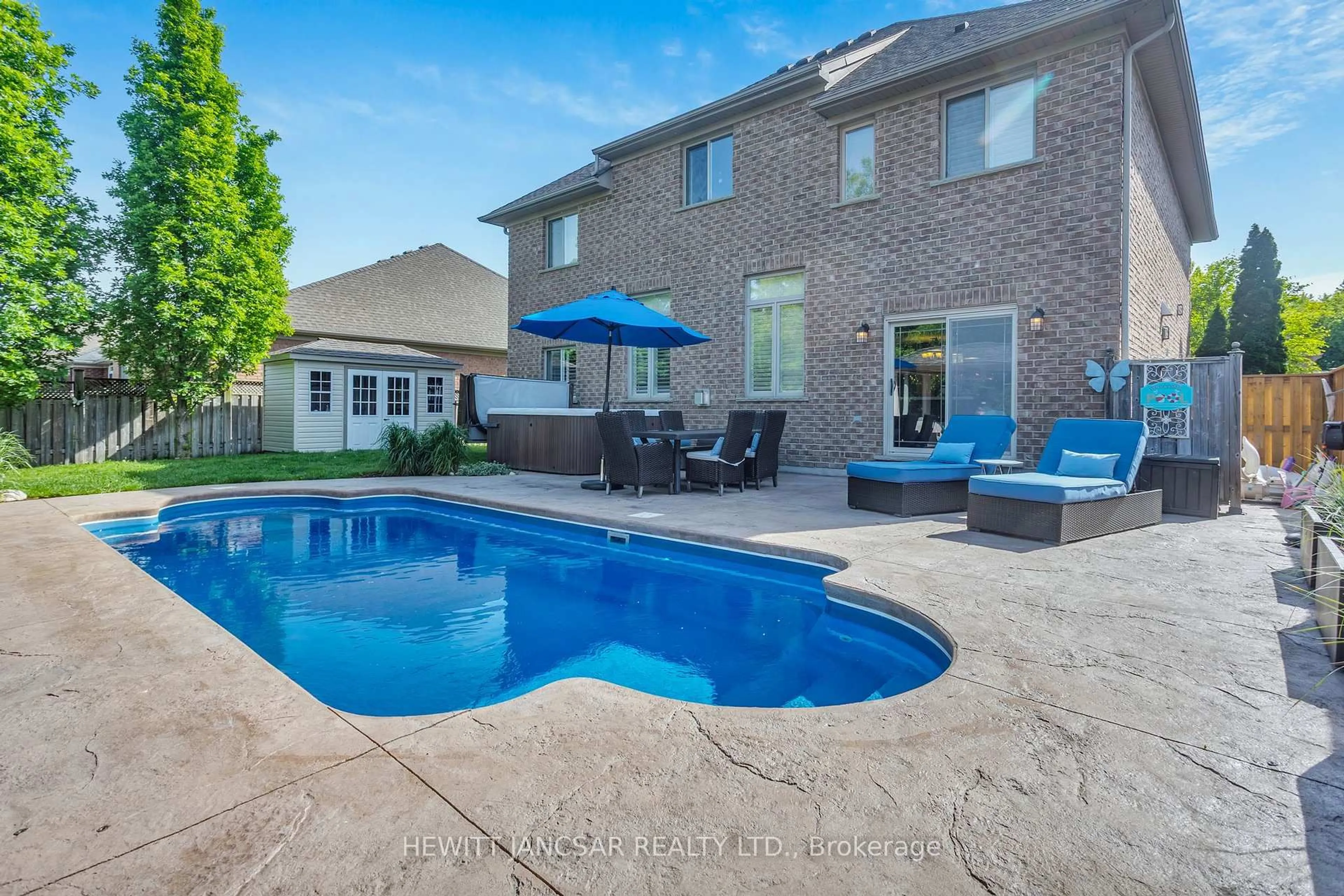 Pool for 211 Terrace Wood Cres, Kitchener Ontario N2P 2T3