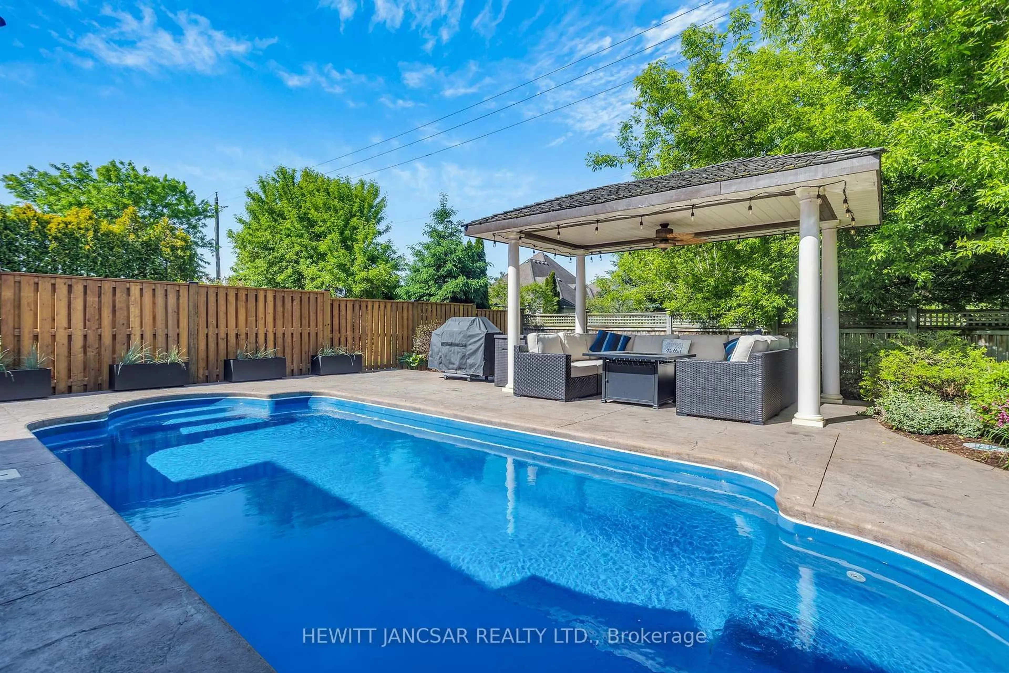 Pool for 211 Terrace Wood Cres, Kitchener Ontario N2P 2T3