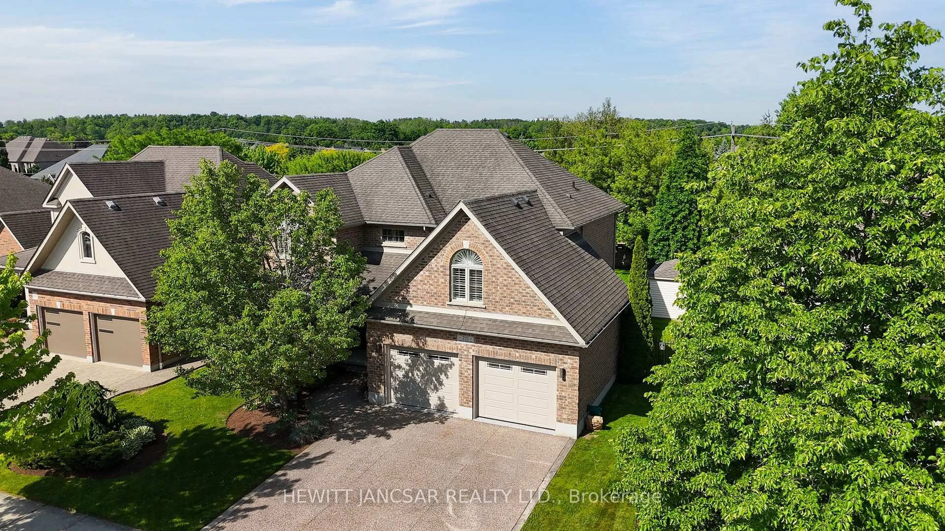 A pic from outside/outdoor area/front of a property/back of a property/a pic from drone, building for 211 Terrace Wood Cres, Kitchener Ontario N2P 2T3