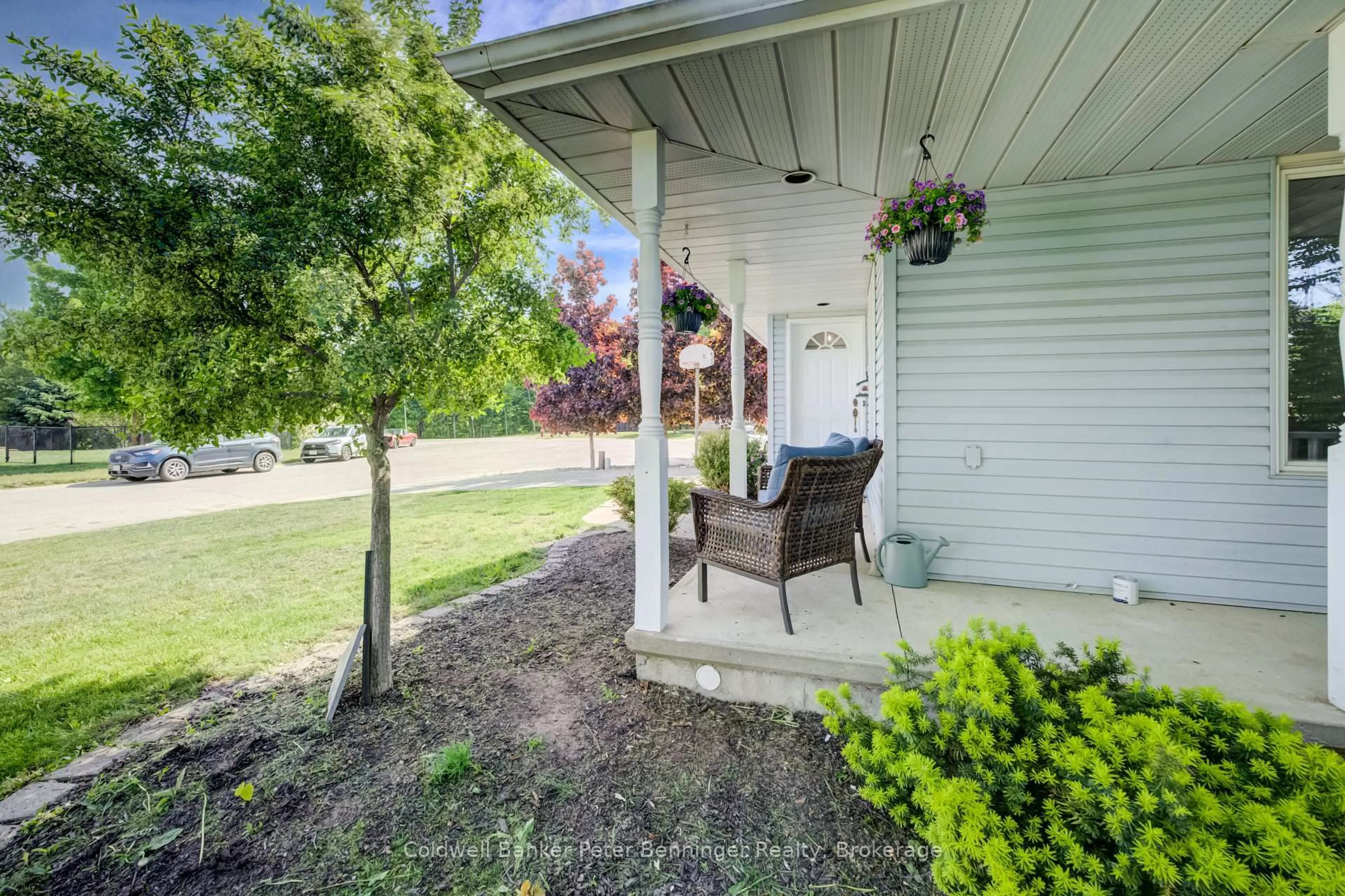 Patio, street for 54 Ellen Ave, Brockton Ontario N0G 2V0