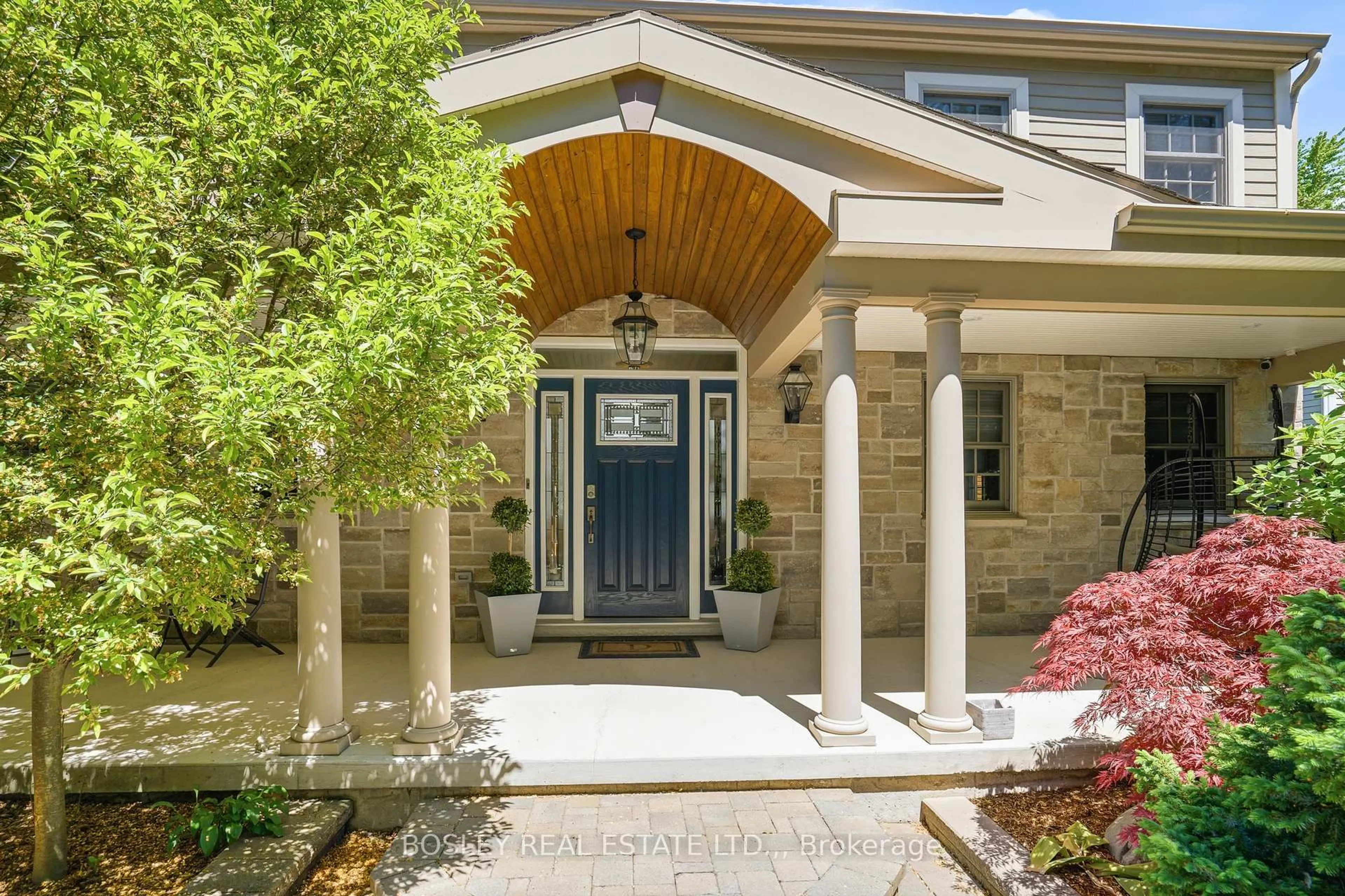 Indoor entryway for 851 CHARLOTTE St, Niagara-on-the-Lake Ontario L0S 1J0