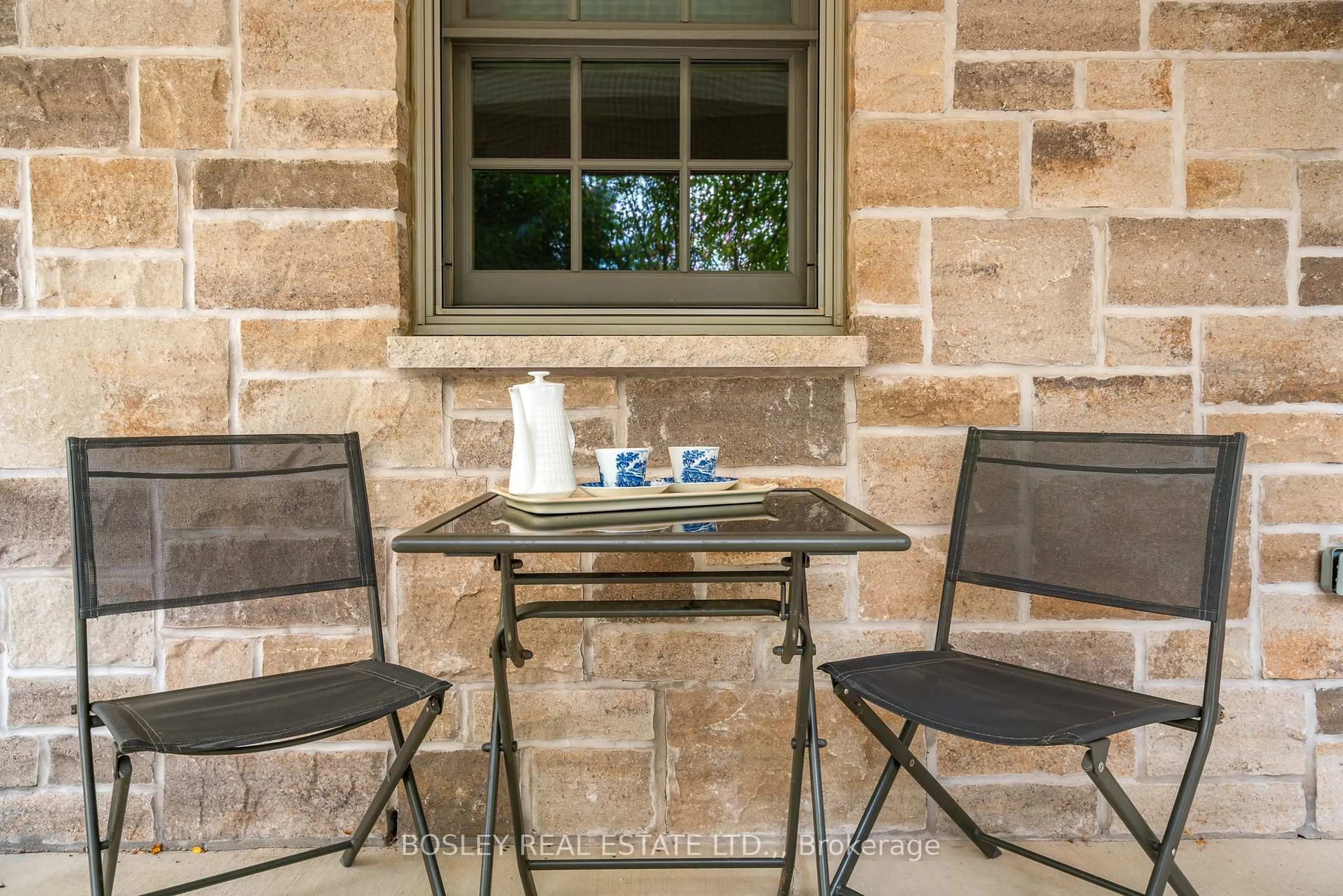 Patio, street for 851 CHARLOTTE St, Niagara-on-the-Lake Ontario L0S 1J0