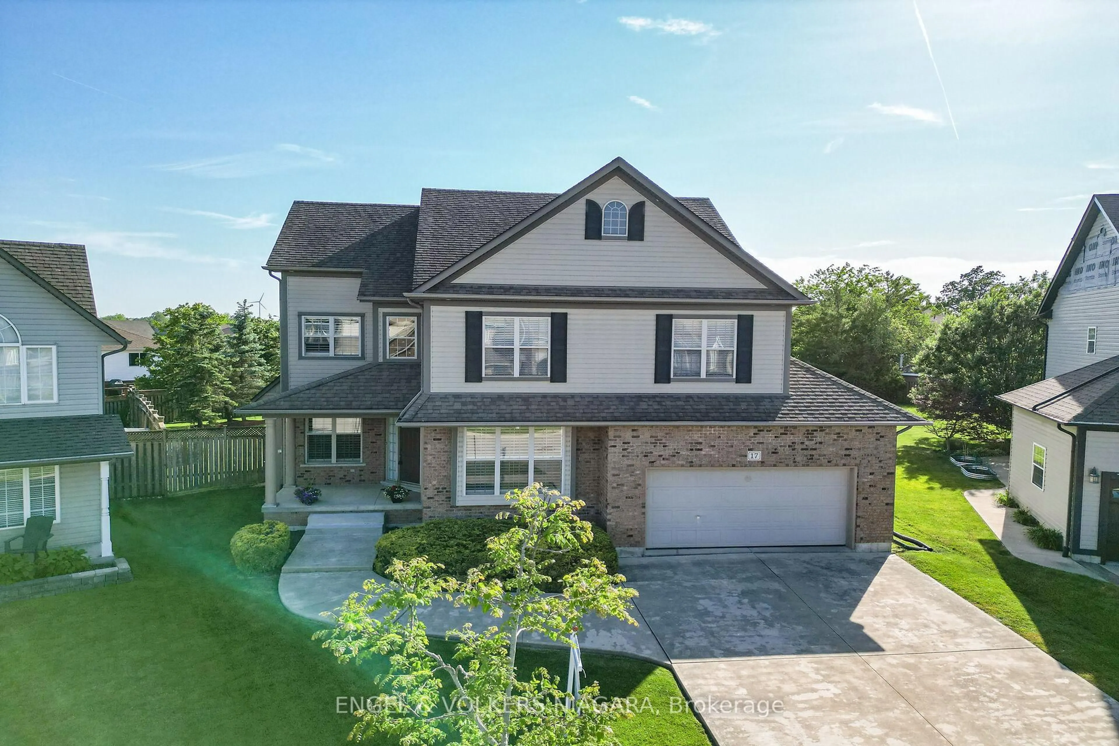 A pic from outside/outdoor area/front of a property/back of a property/a pic from drone, unknown for 17 Sarah Cres, West Lincoln Ontario L0R 2A0