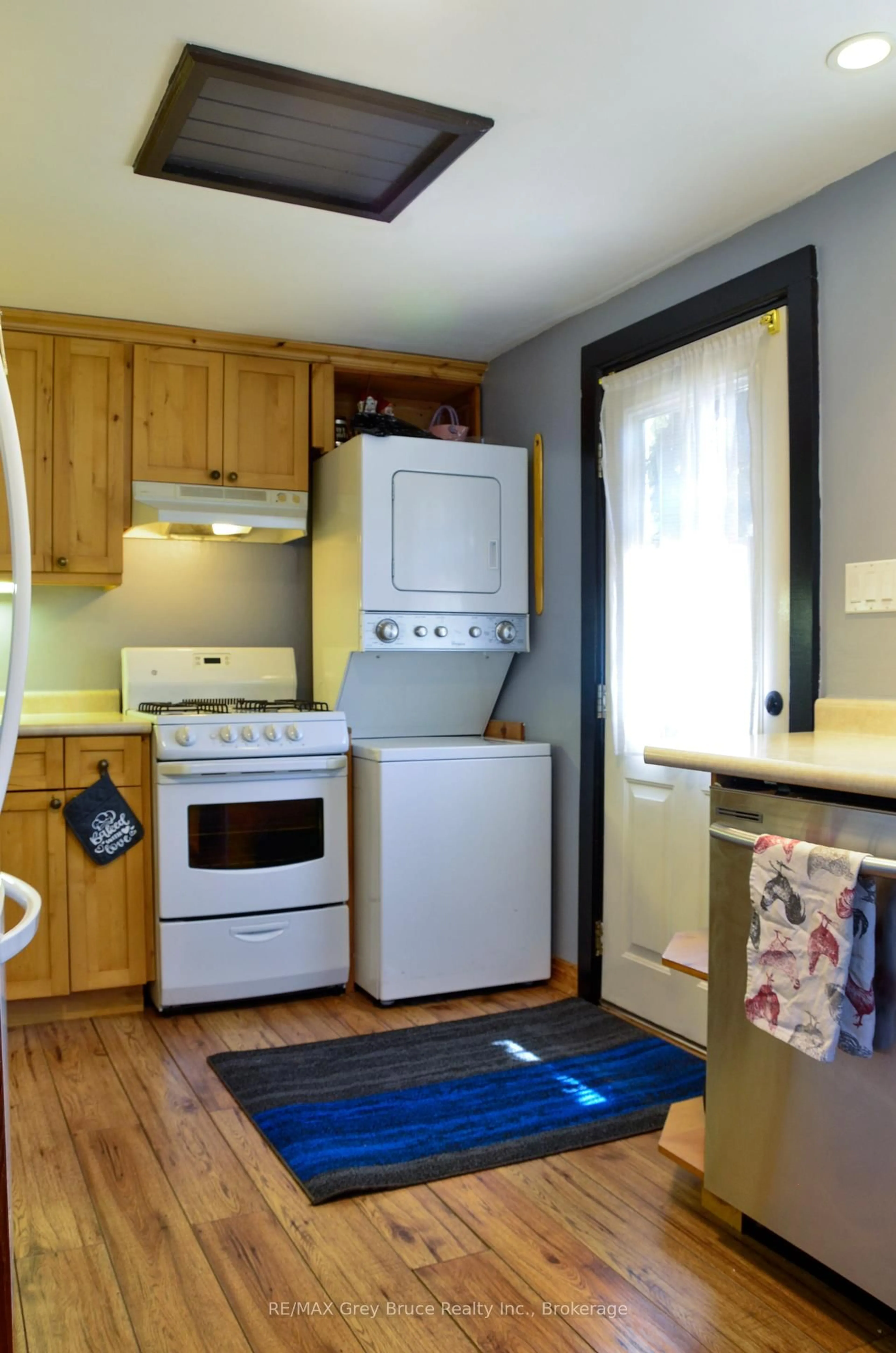 Standard kitchen, unknown for 499 16th St, Owen Sound Ontario N4K 4A5