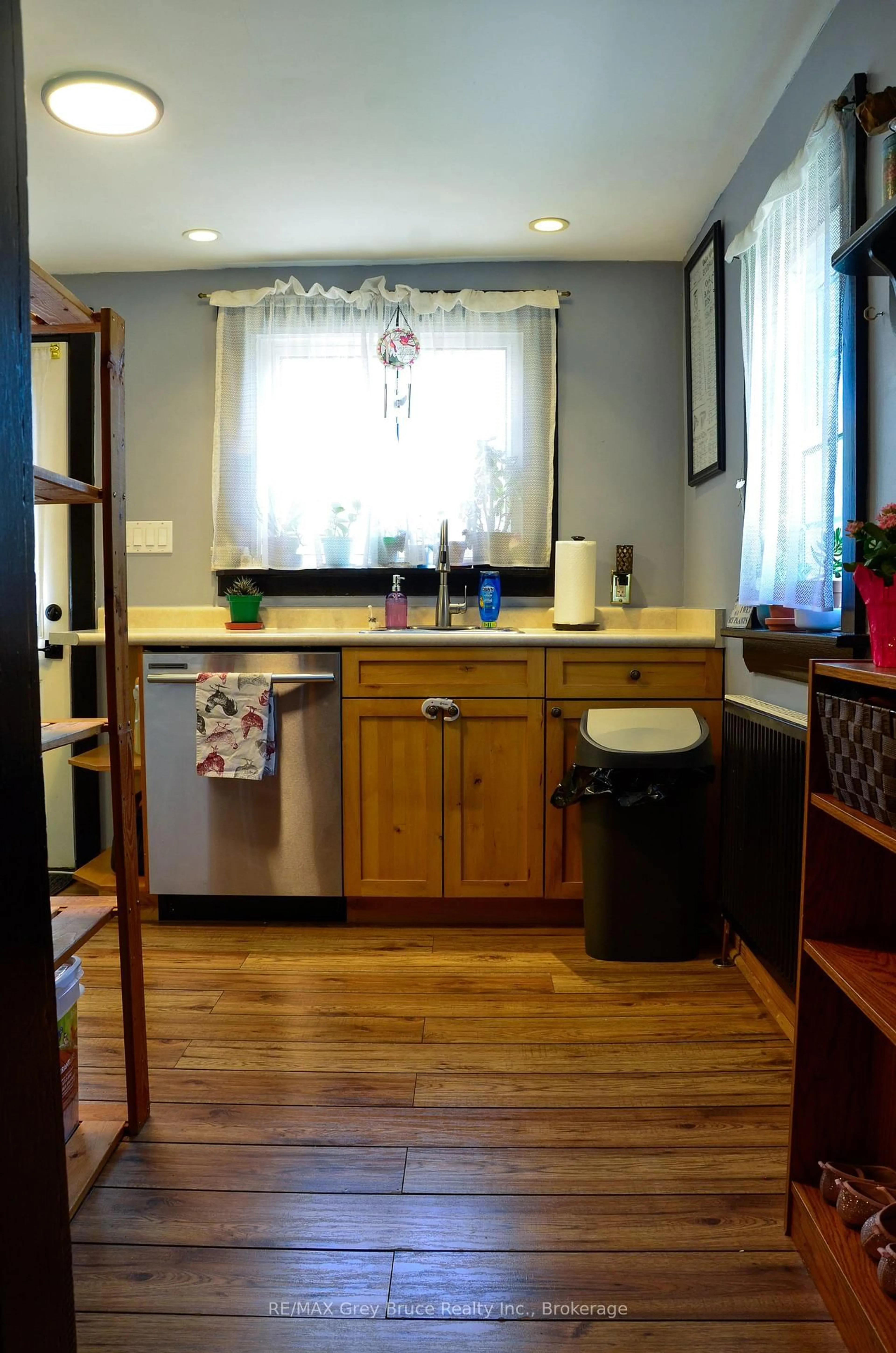 Standard kitchen, unknown for 499 16th St, Owen Sound Ontario N4K 4A5