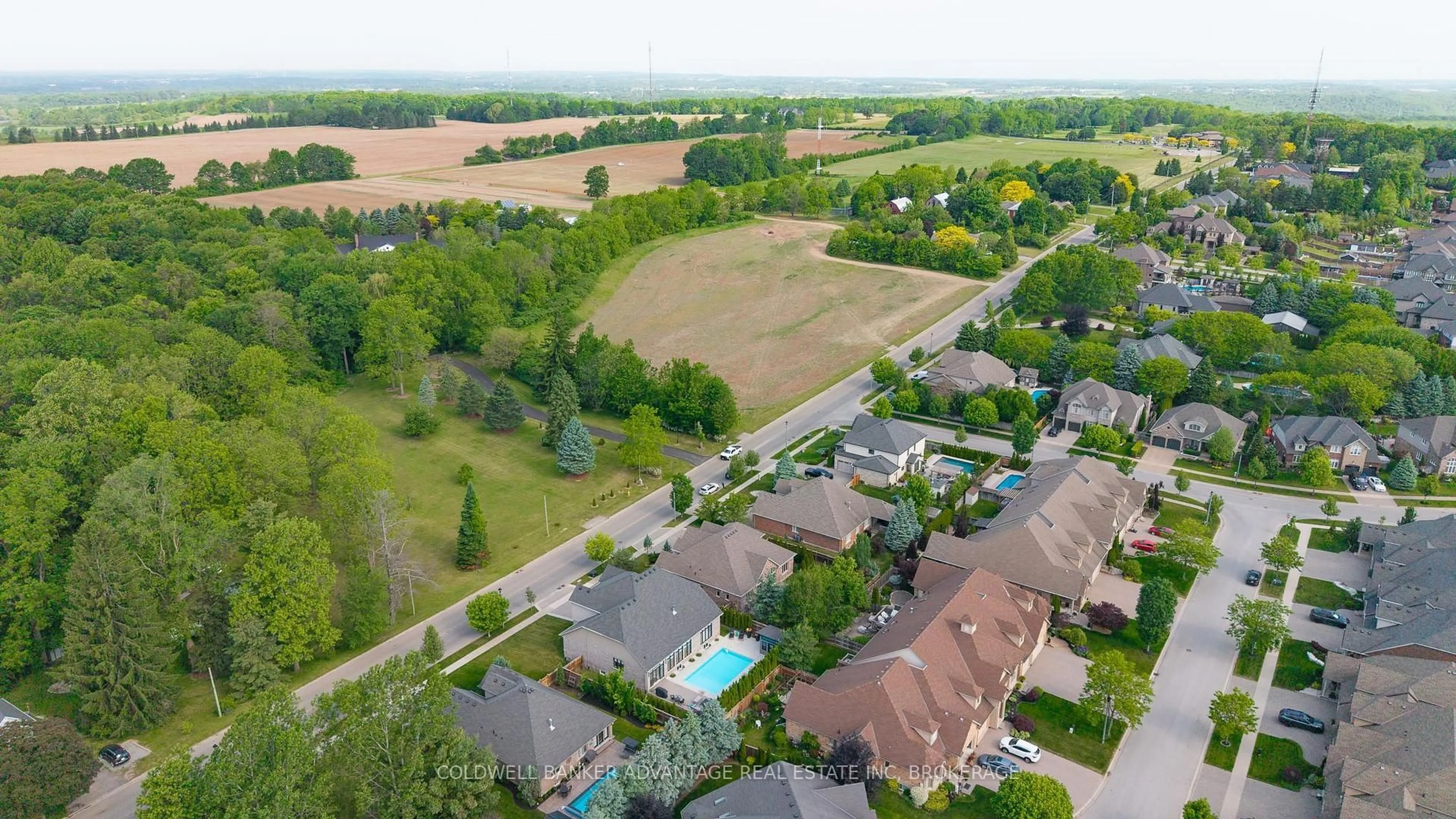 A pic from outside/outdoor area/front of a property/back of a property/a pic from drone, water/lake/river/ocean view for 1585 Lookout St, Pelham Ontario L3E 0S3