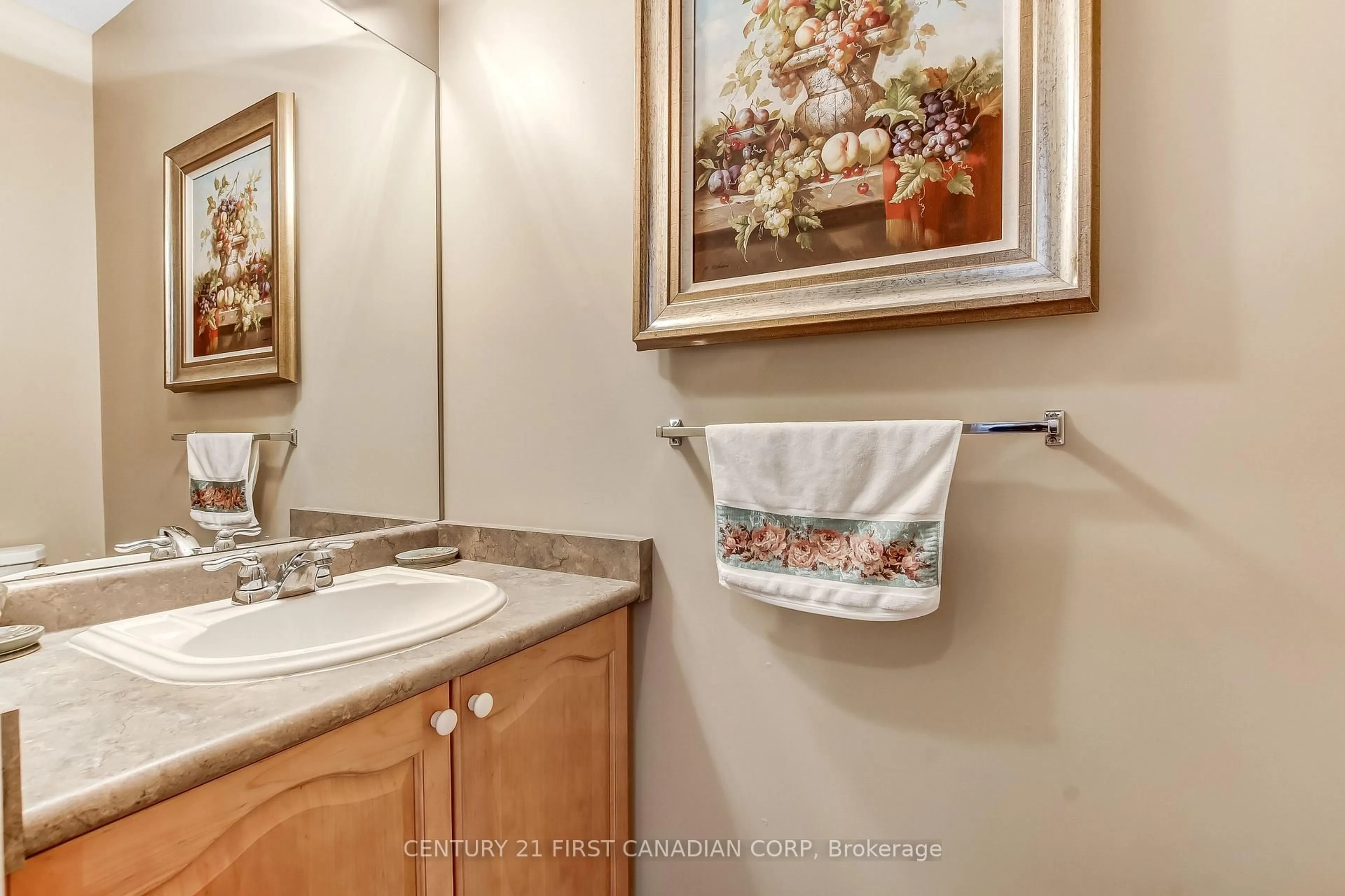 Standard bathroom, ceramic/tile floor for 2200 Blackwater Rd, London North Ontario N5X 4K2