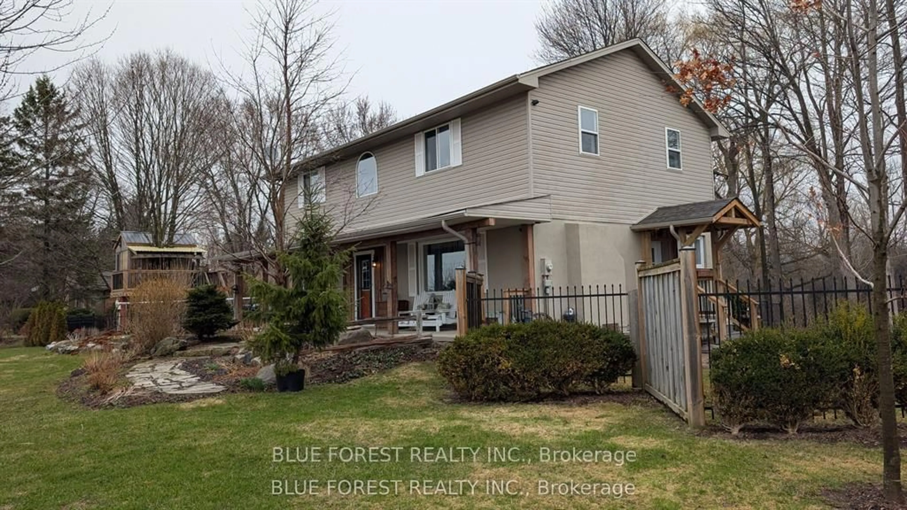 Home with vinyl exterior material, unknown for 21948 Adelaide St, Middlesex Centre Ontario N0M 1C0