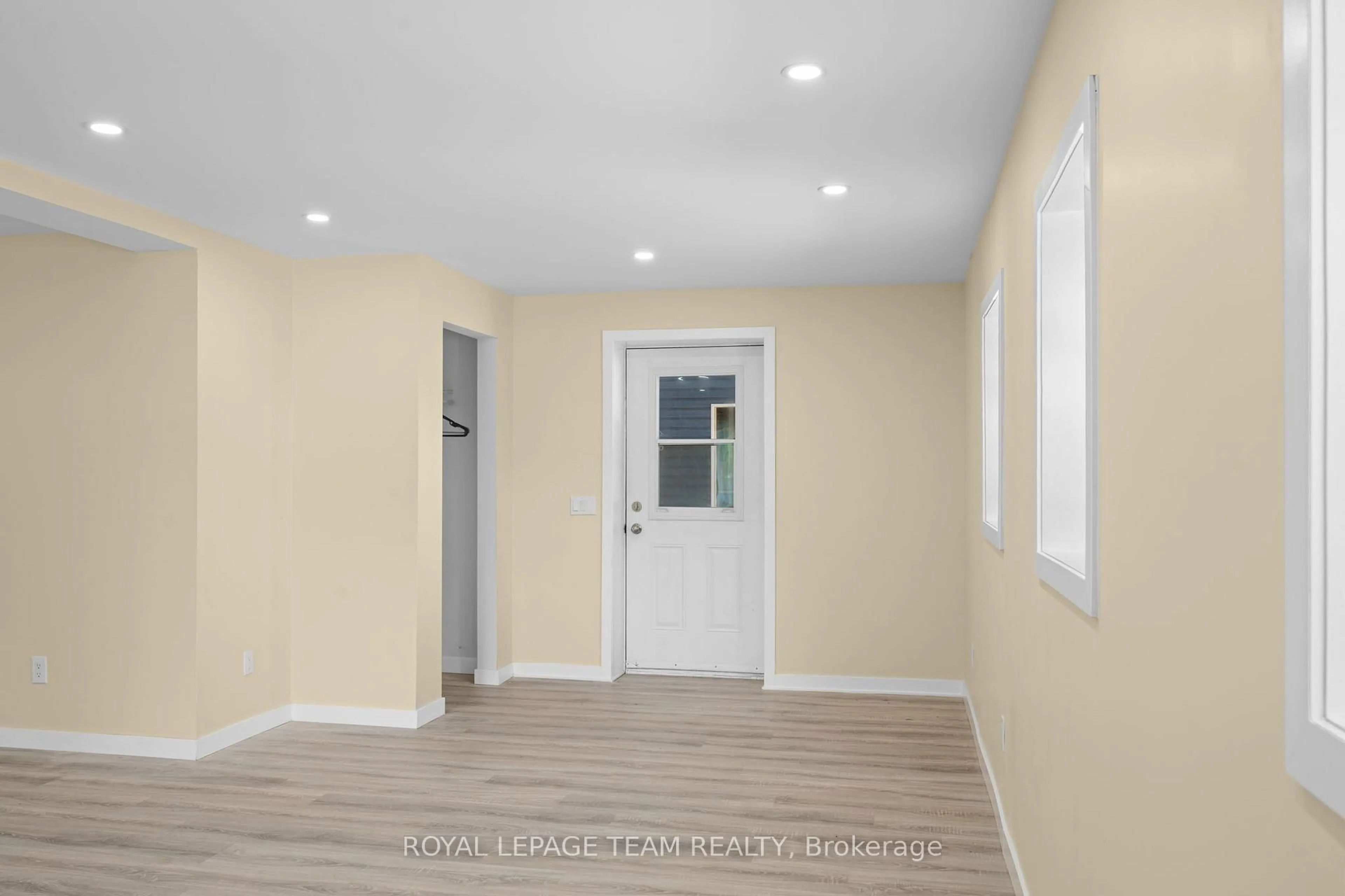 Indoor entryway for 76 South St, Lanark Ontario K0G 1K0