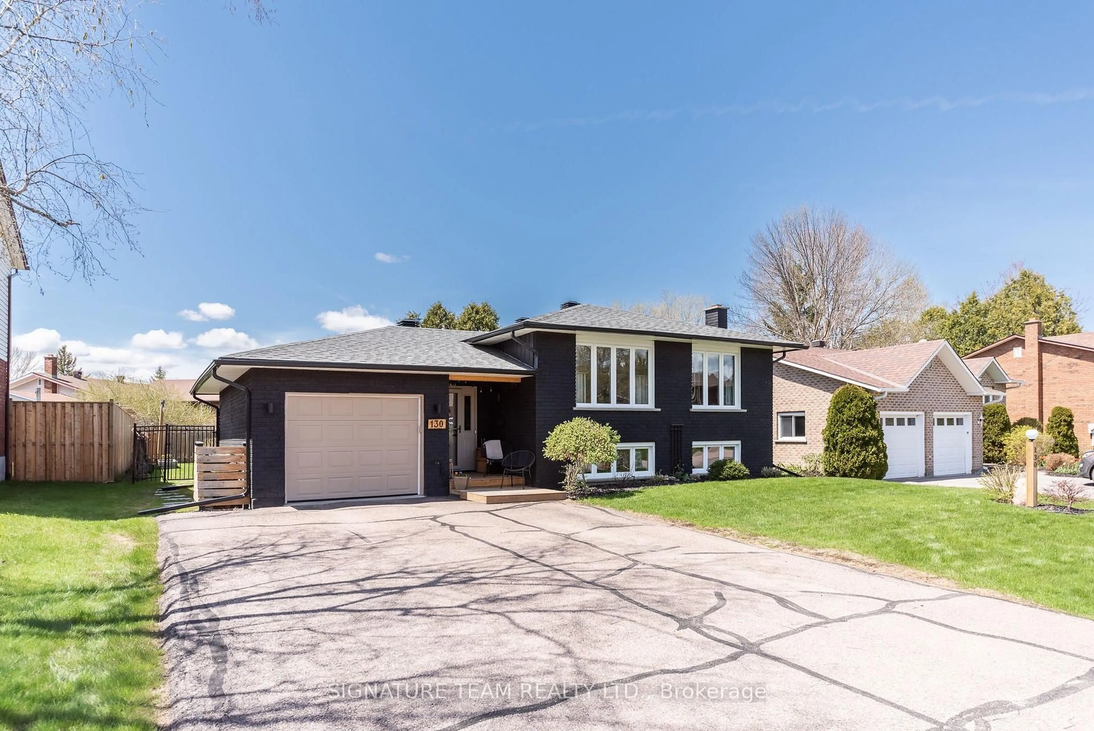 Home with vinyl exterior material, street for 130 Noik Dr, Pembroke Ontario K8A 8B8