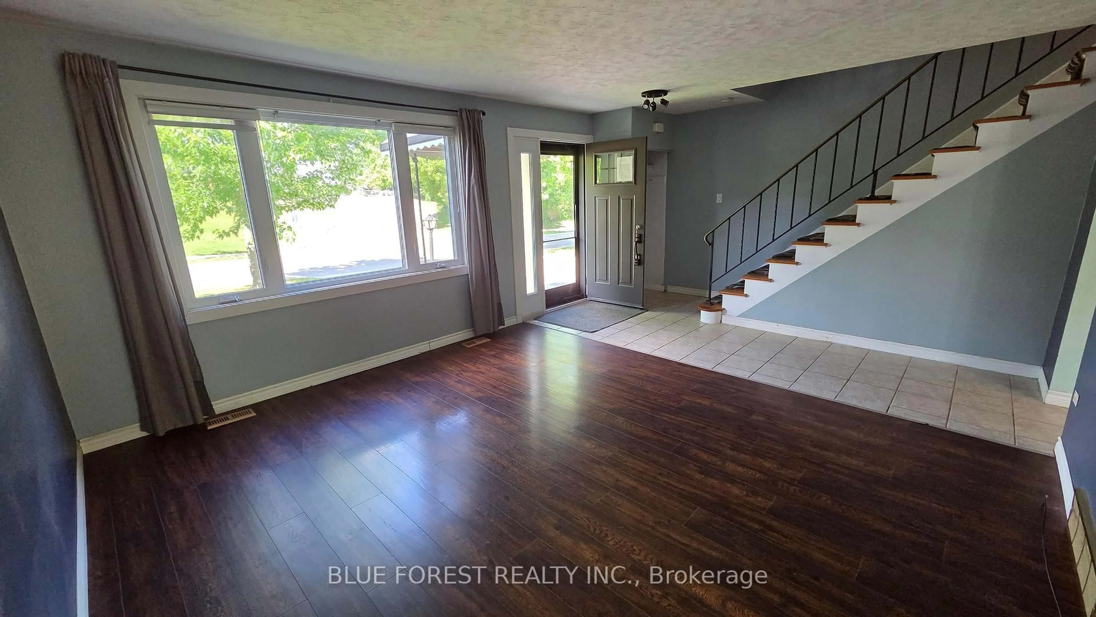A pic of a room for 230 Cairn St, London South Ontario N5Z 3W7