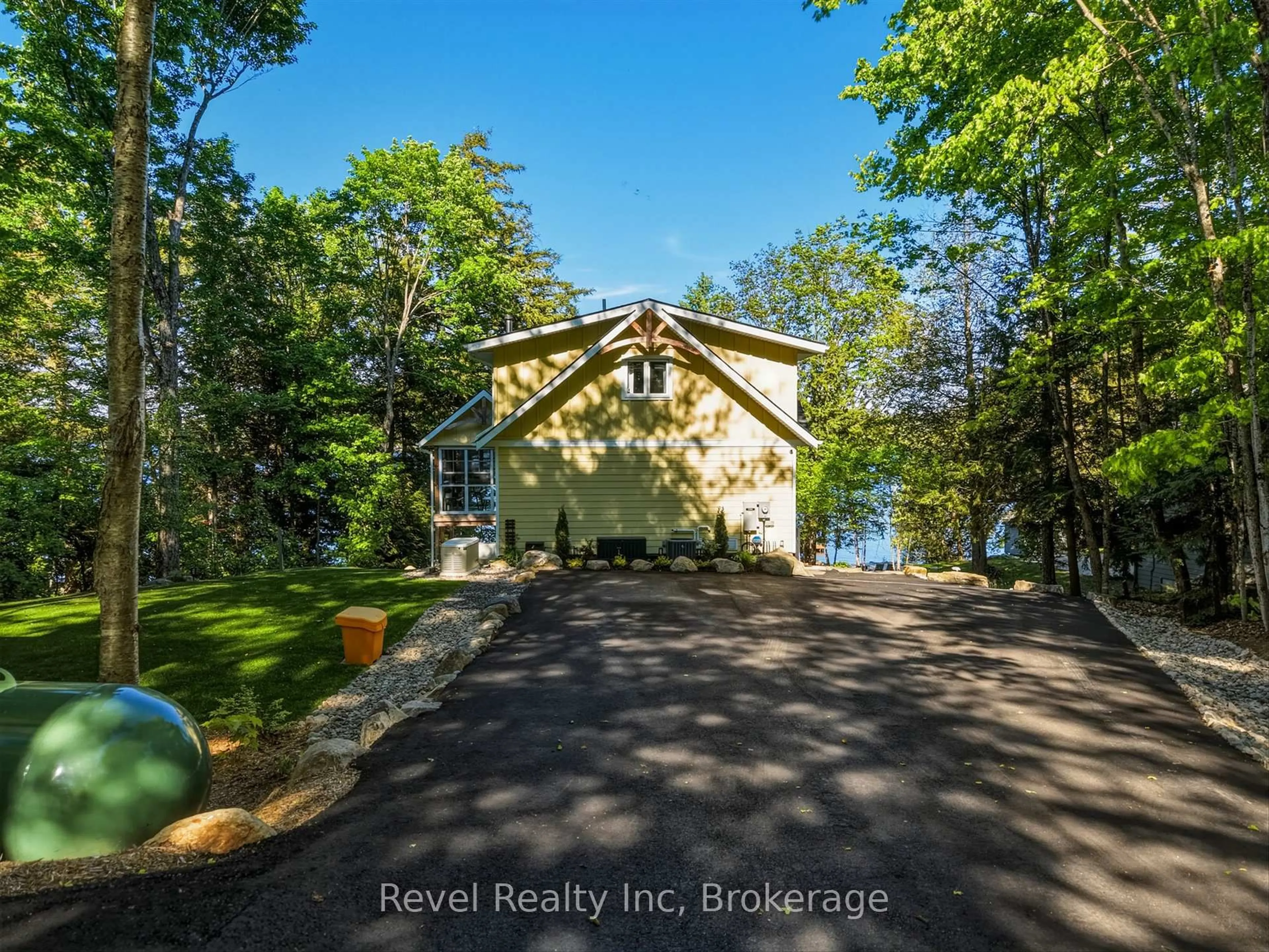 A pic from outside/outdoor area/front of a property/back of a property/a pic from drone, water/lake/river/ocean view for 1090 Lawson Rd, Lake of Bays Ontario P0B 1A0