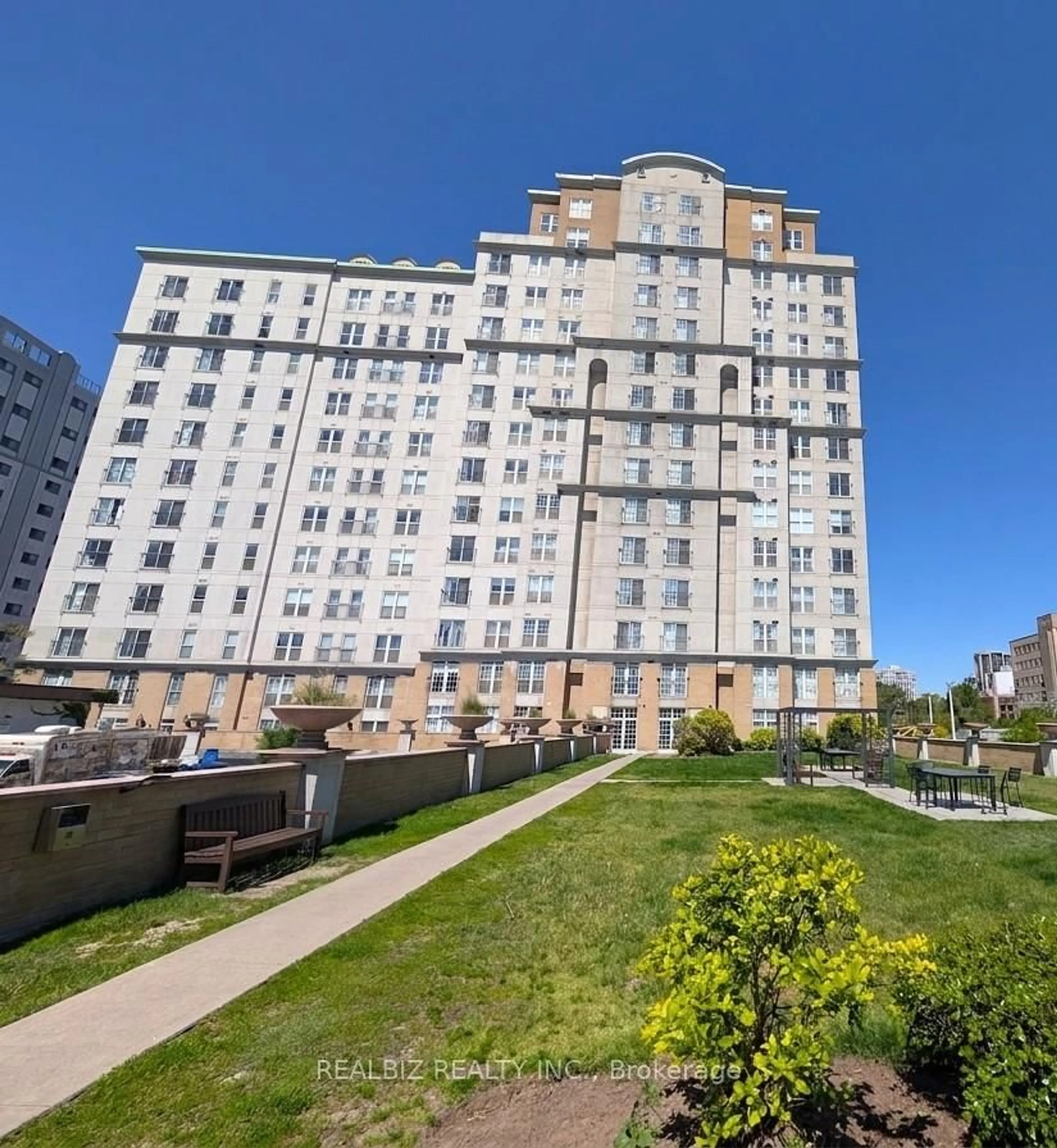 A pic from outside/outdoor area/front of a property/back of a property/a pic from drone, building for 135 James St #512, Hamilton Ontario L8P 2Z6
