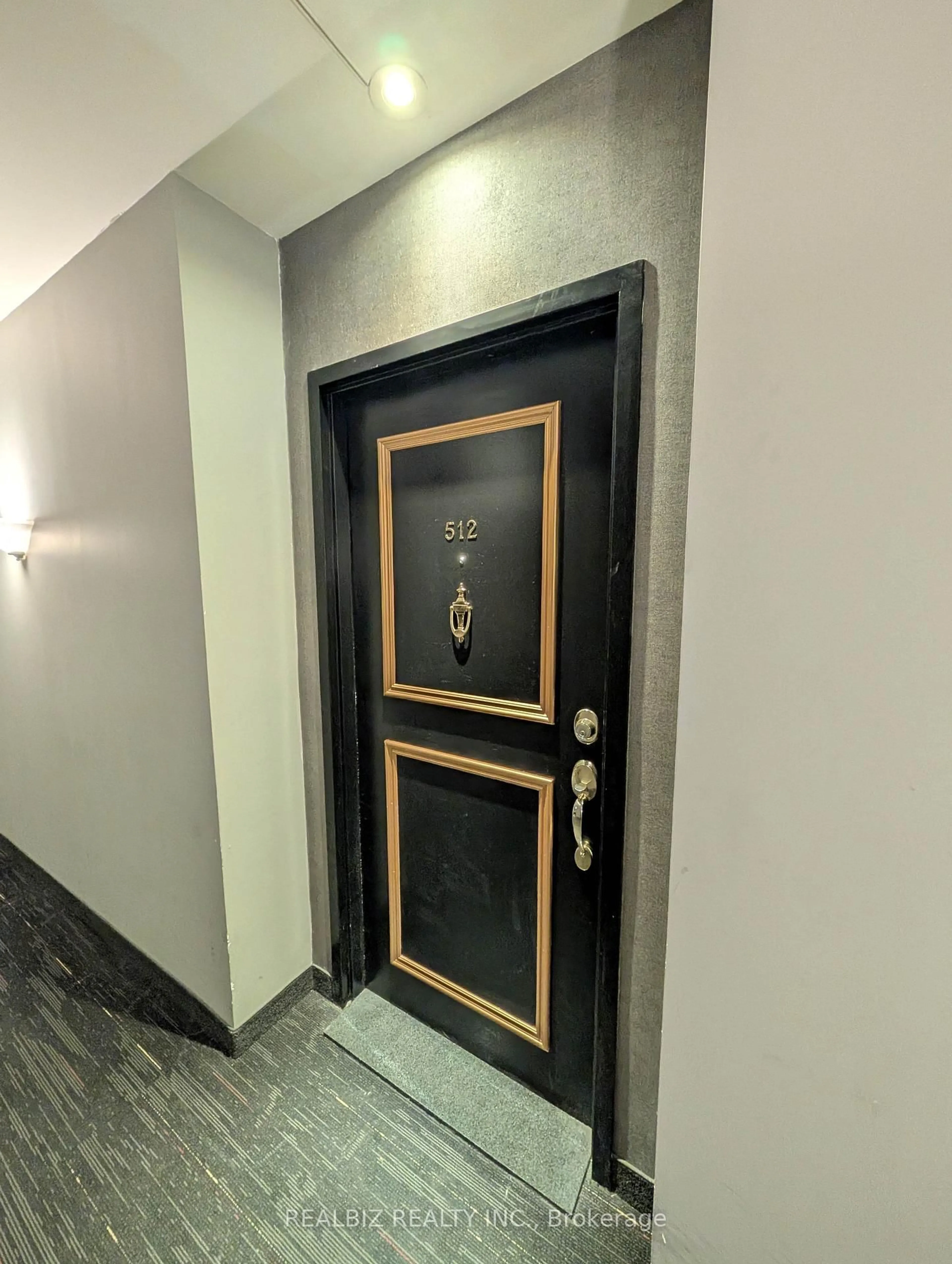 Indoor foyer for 135 James St #512, Hamilton Ontario L8P 2Z6
