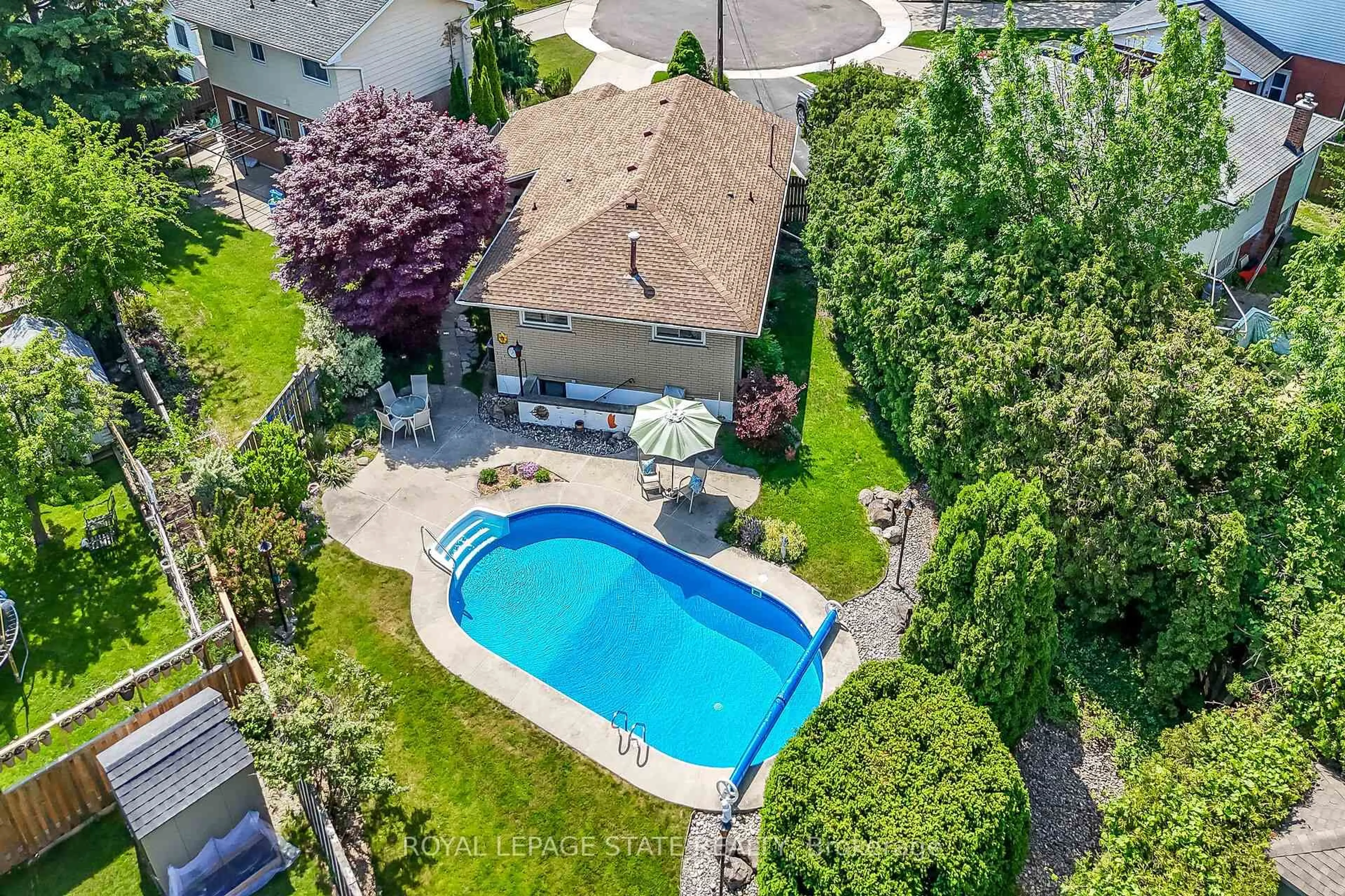 Pool for 40 Bermuda Crt, Hamilton Ontario L9C 2J8