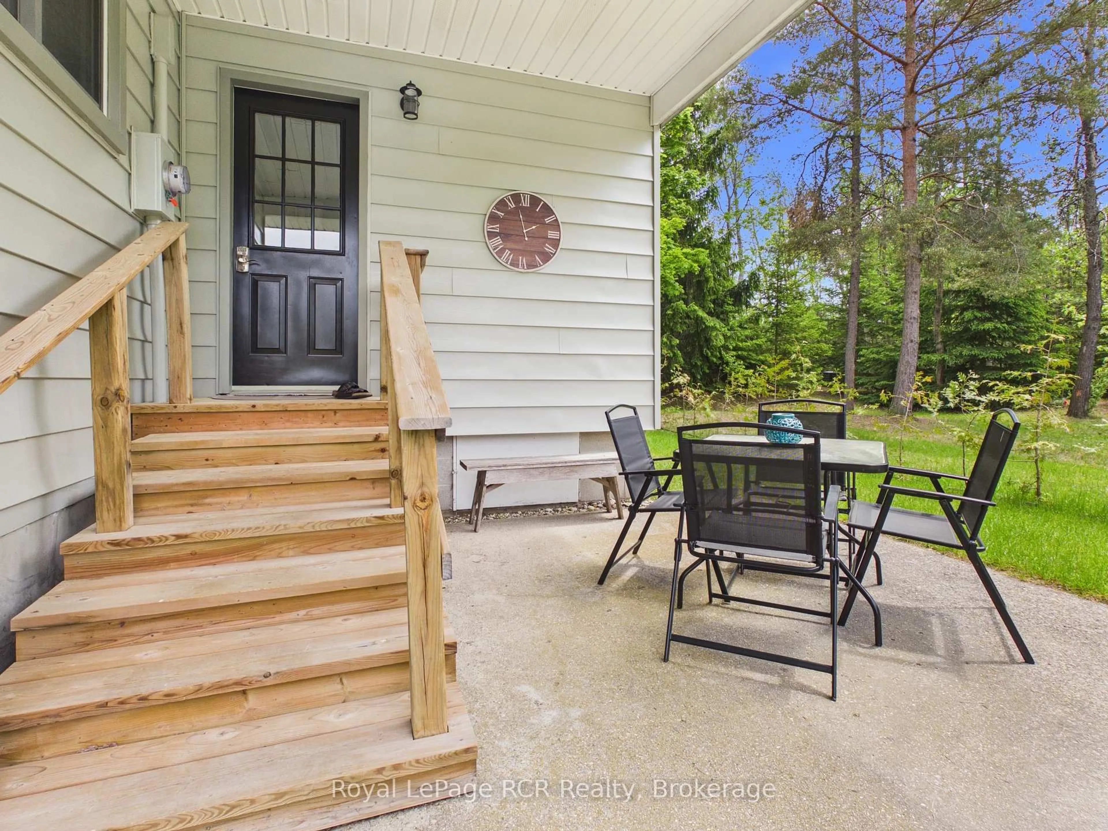 Patio, street for 69 Smith Lane, Huron-Kinloss Ontario N0G 2R0