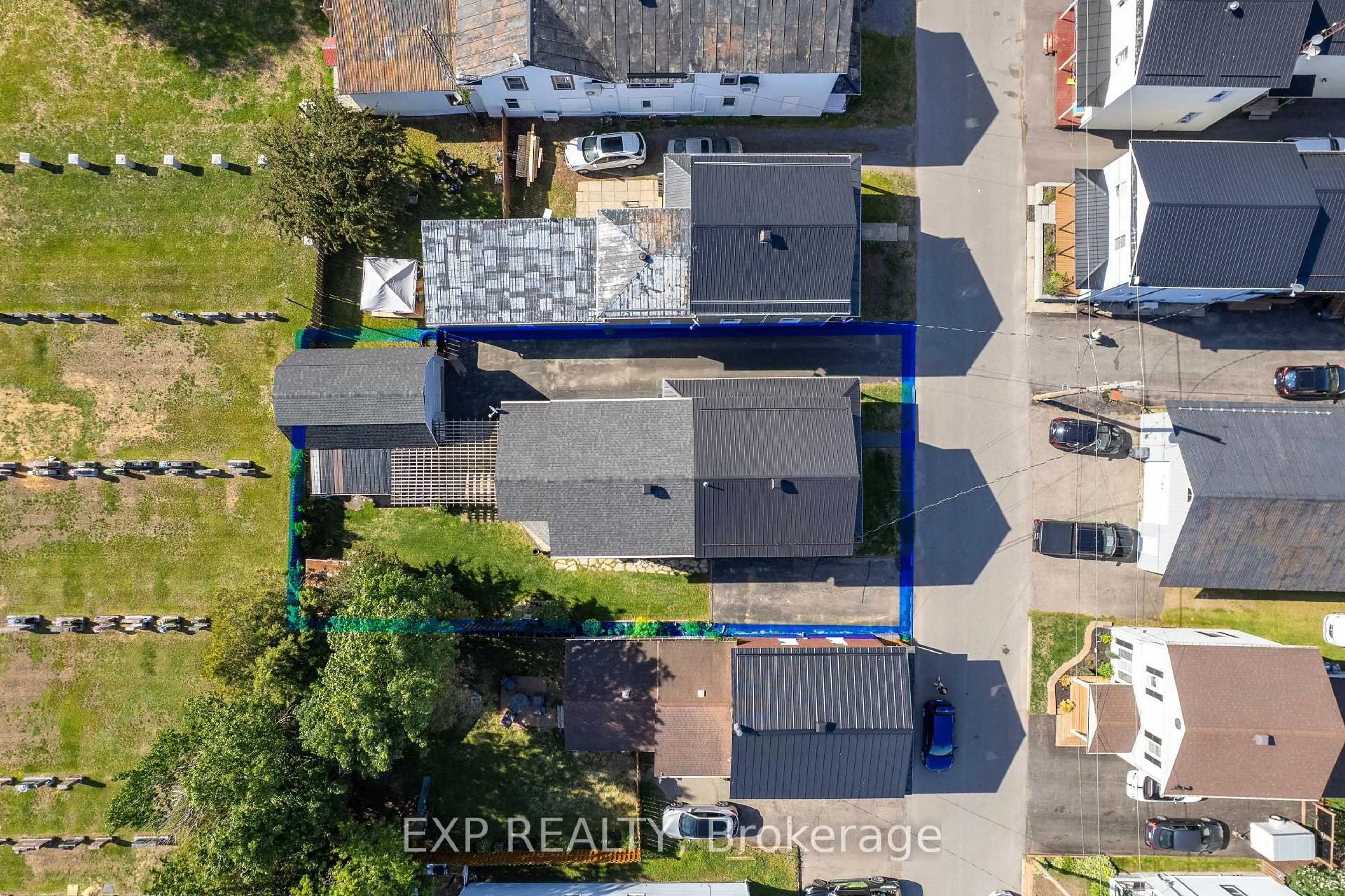 A pic from outside/outdoor area/front of a property/back of a property/a pic from drone, street for 42 DU MOULIN St, Alfred and Plantagenet Ontario K0B 1A0