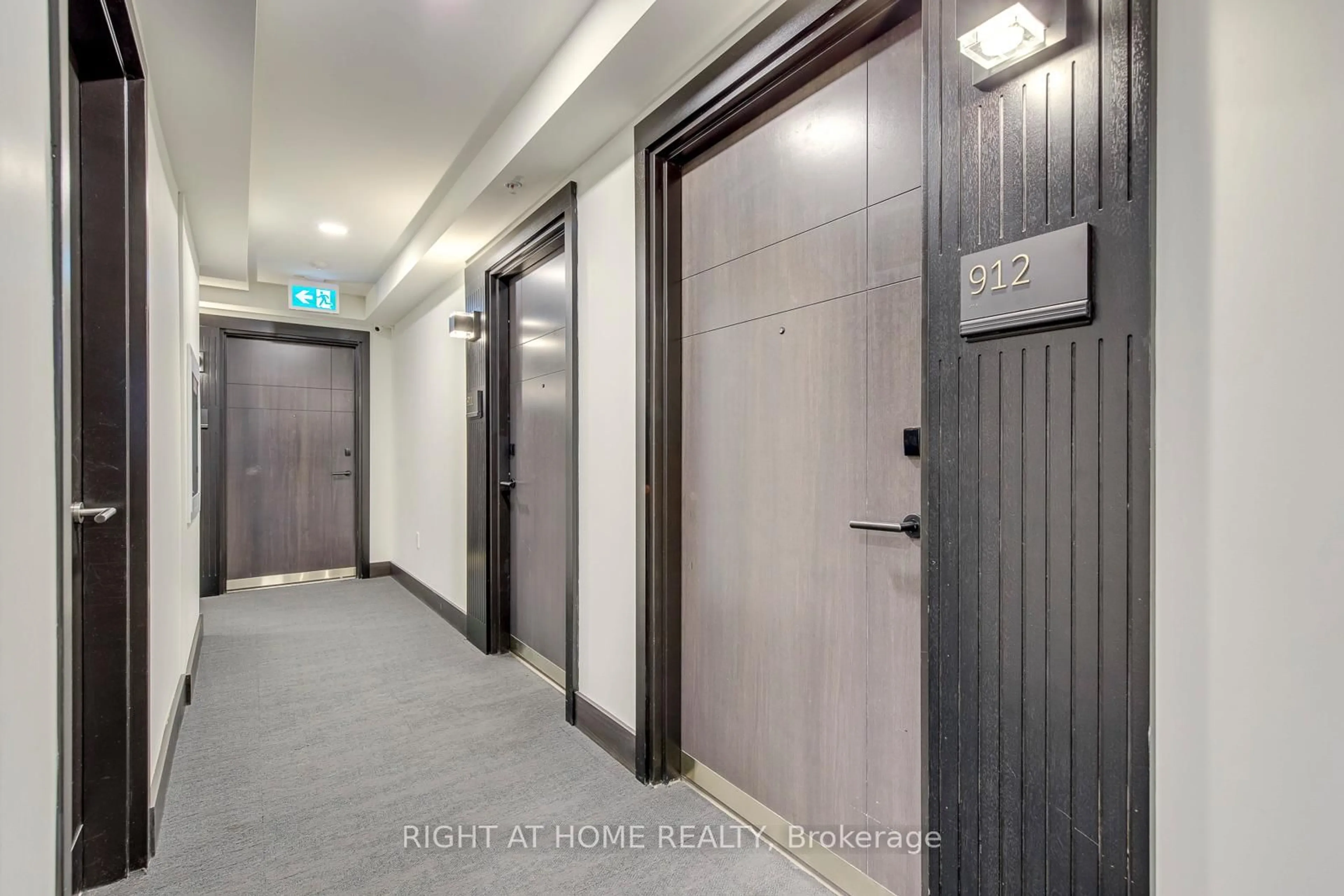 Indoor foyer for 145 Columbia St #912, Waterloo Ontario N2L 0K7