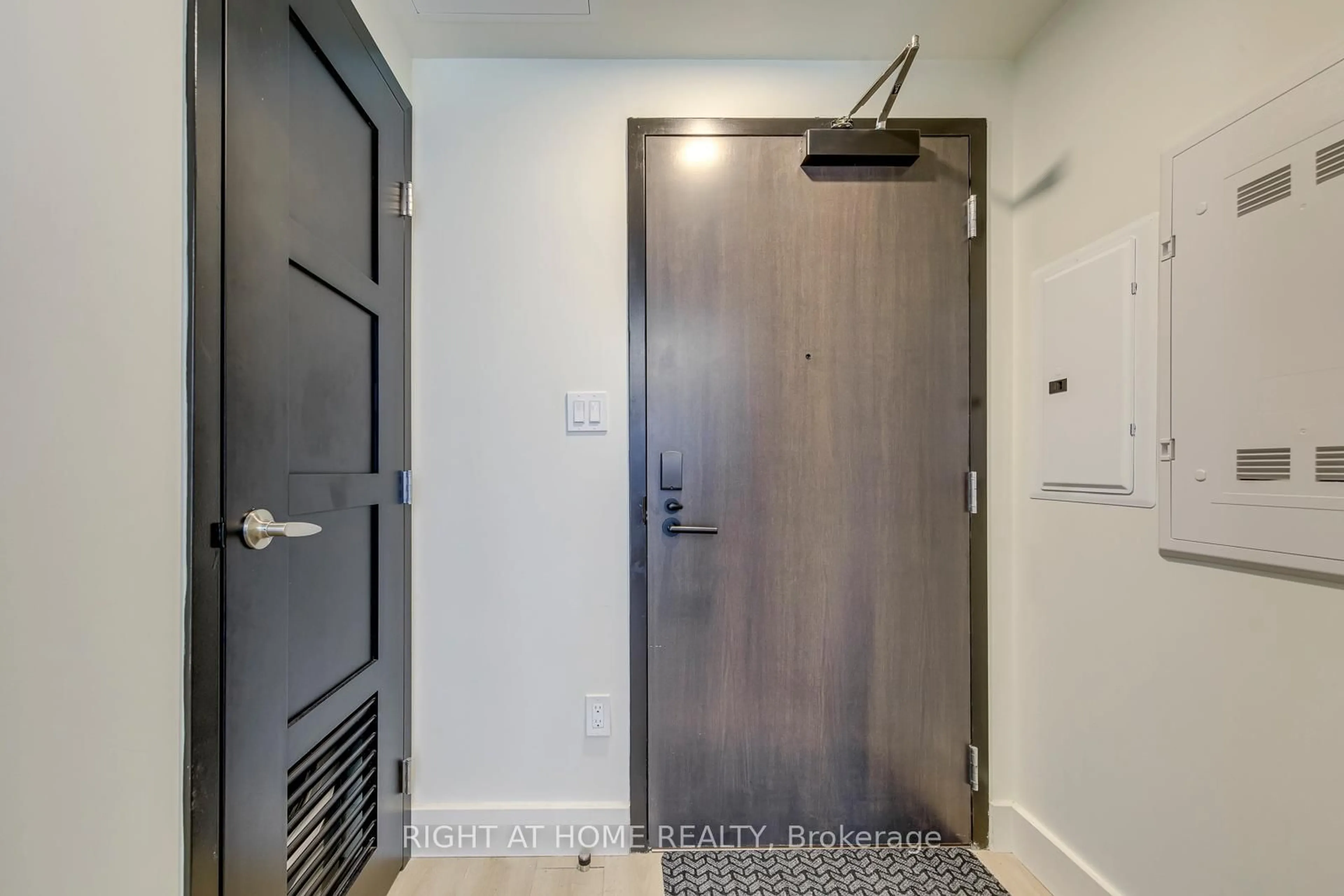 Indoor entryway for 145 Columbia St #912, Waterloo Ontario N2L 0K7