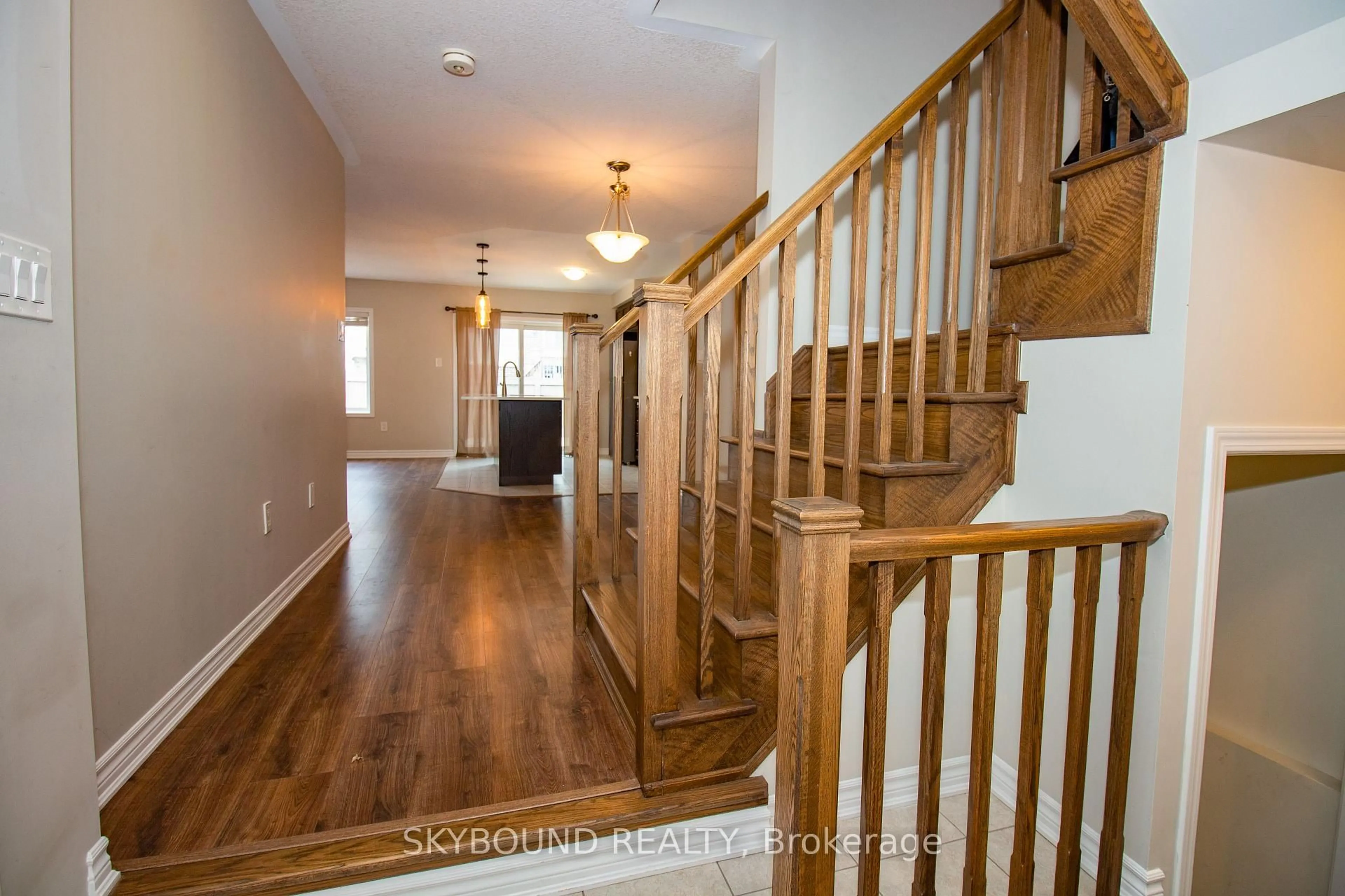 Indoor entryway for 22 Spring Creek Dr #36, Hamilton Ontario L8M 1V7