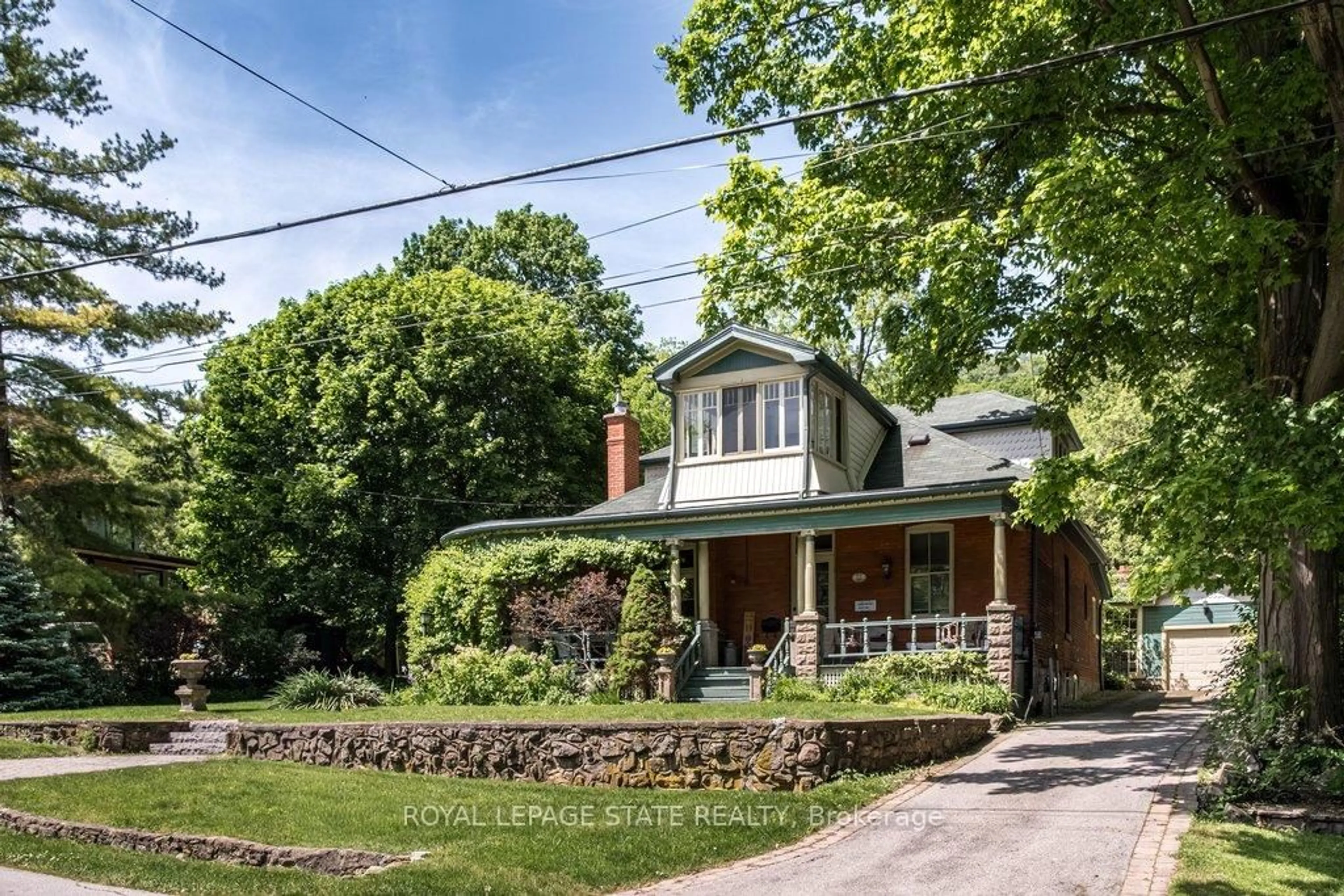 Unknown for 55 Cayley St, Hamilton Ontario L9H 2E6