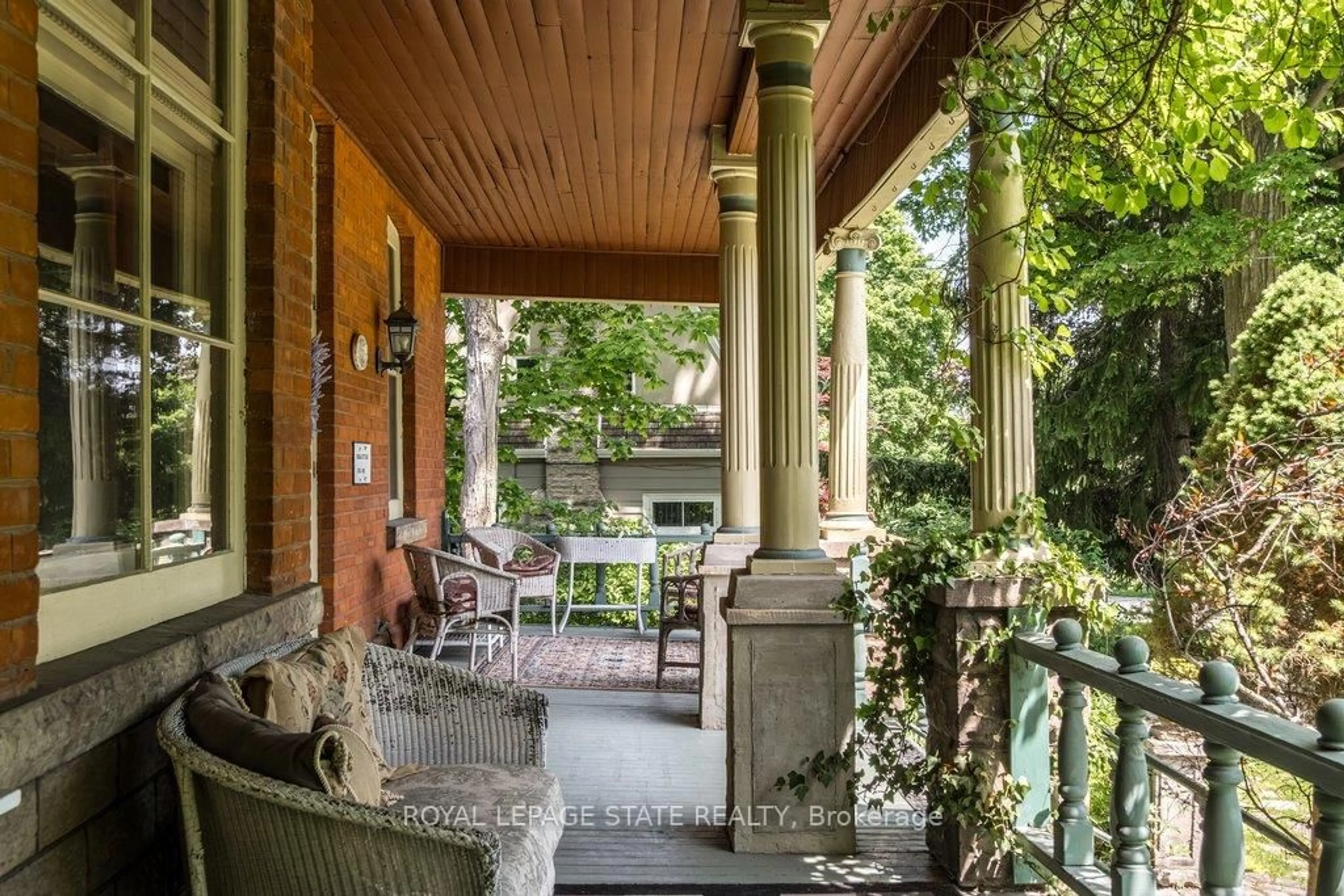Patio, street for 55 Cayley St, Hamilton Ontario L9H 2E6