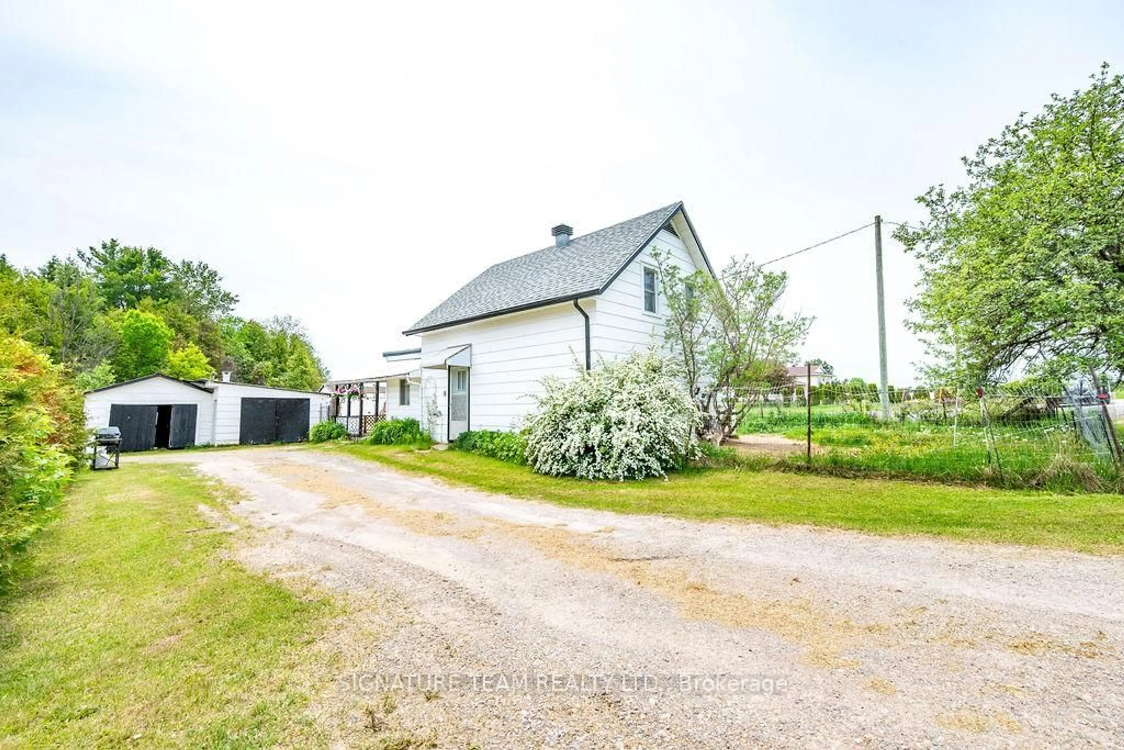 A pic from outside/outdoor area/front of a property/back of a property/a pic from drone, street for 83 Foymount Rd, Eganville Ontario K0J 1T0