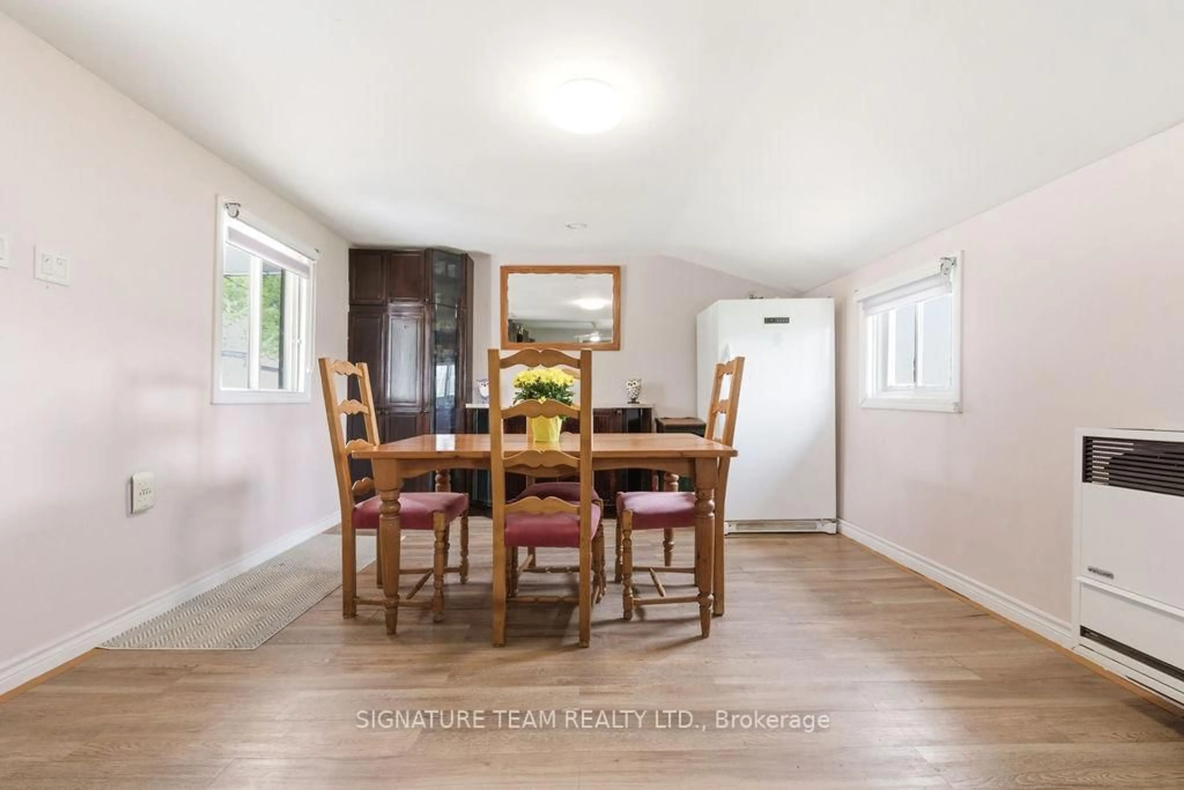 Dining room, wood/laminate floor for 83 Foymount Rd, Eganville Ontario K0J 1T0