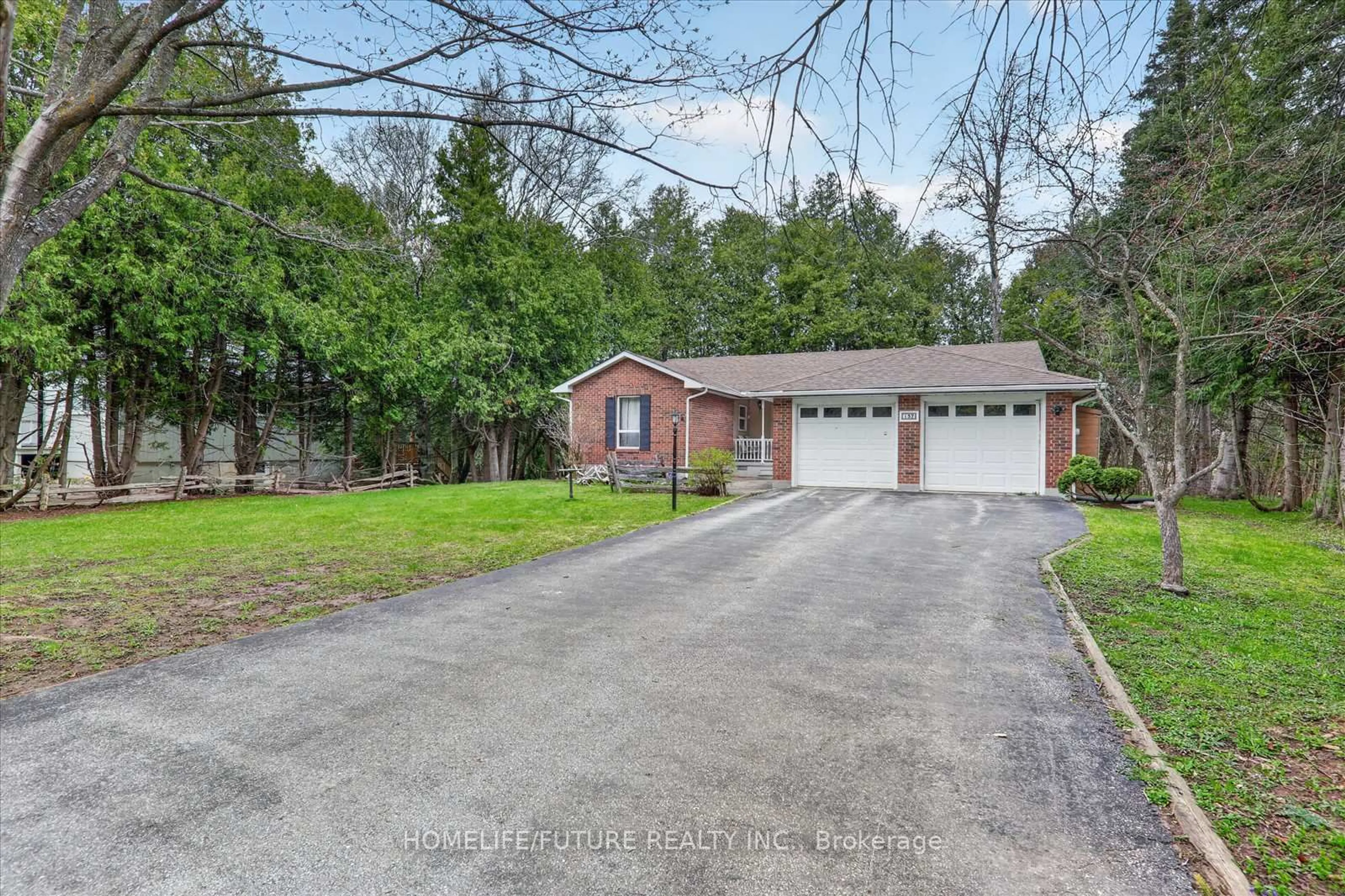 A pic from outside/outdoor area/front of a property/back of a property/a pic from drone, street for 137 Woodland Park Rd, Blue Mountains Ontario N0H 1J0