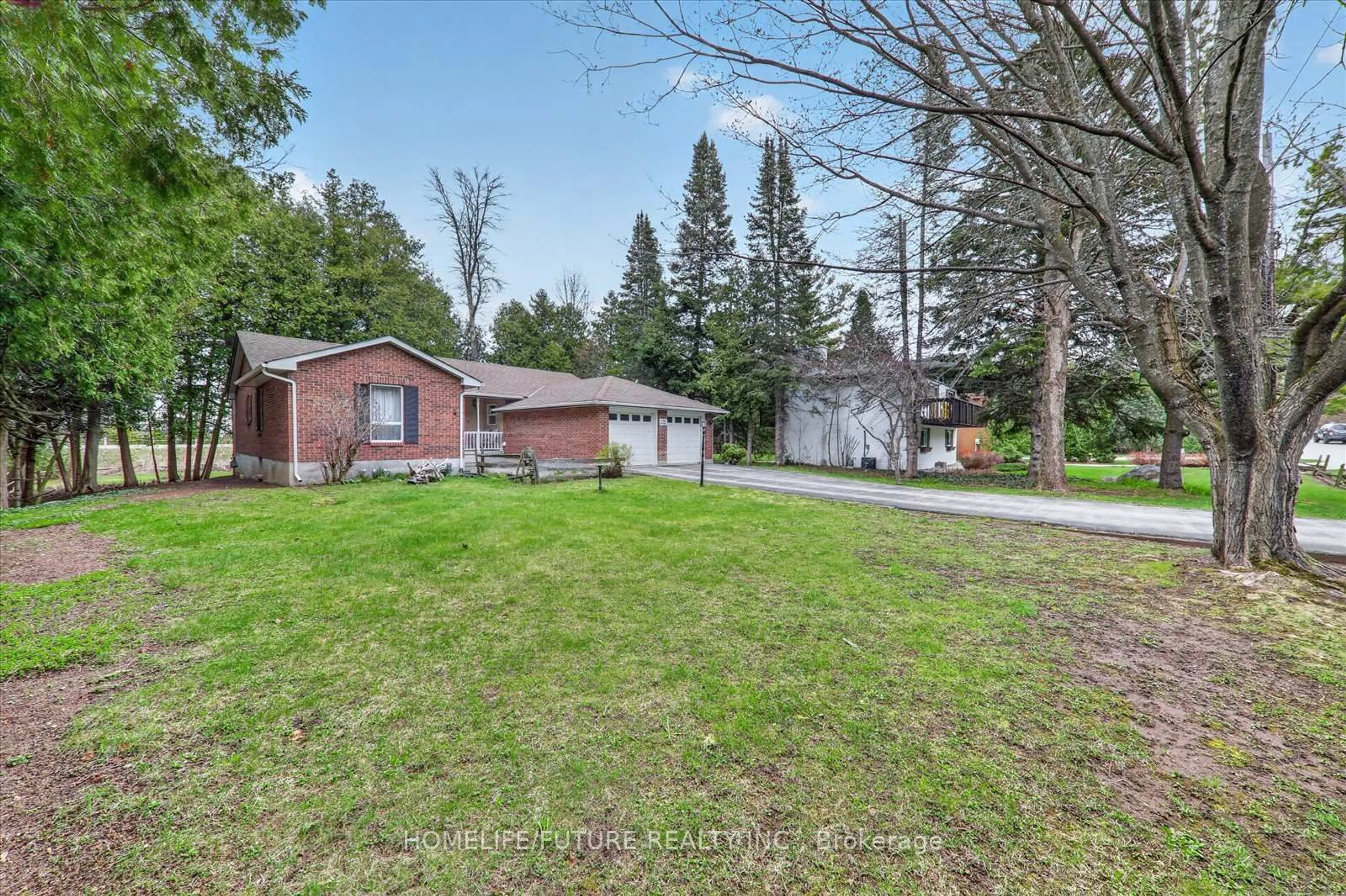 A pic from outside/outdoor area/front of a property/back of a property/a pic from drone, street for 137 Woodland Park Rd, Blue Mountains Ontario N0H 1J0