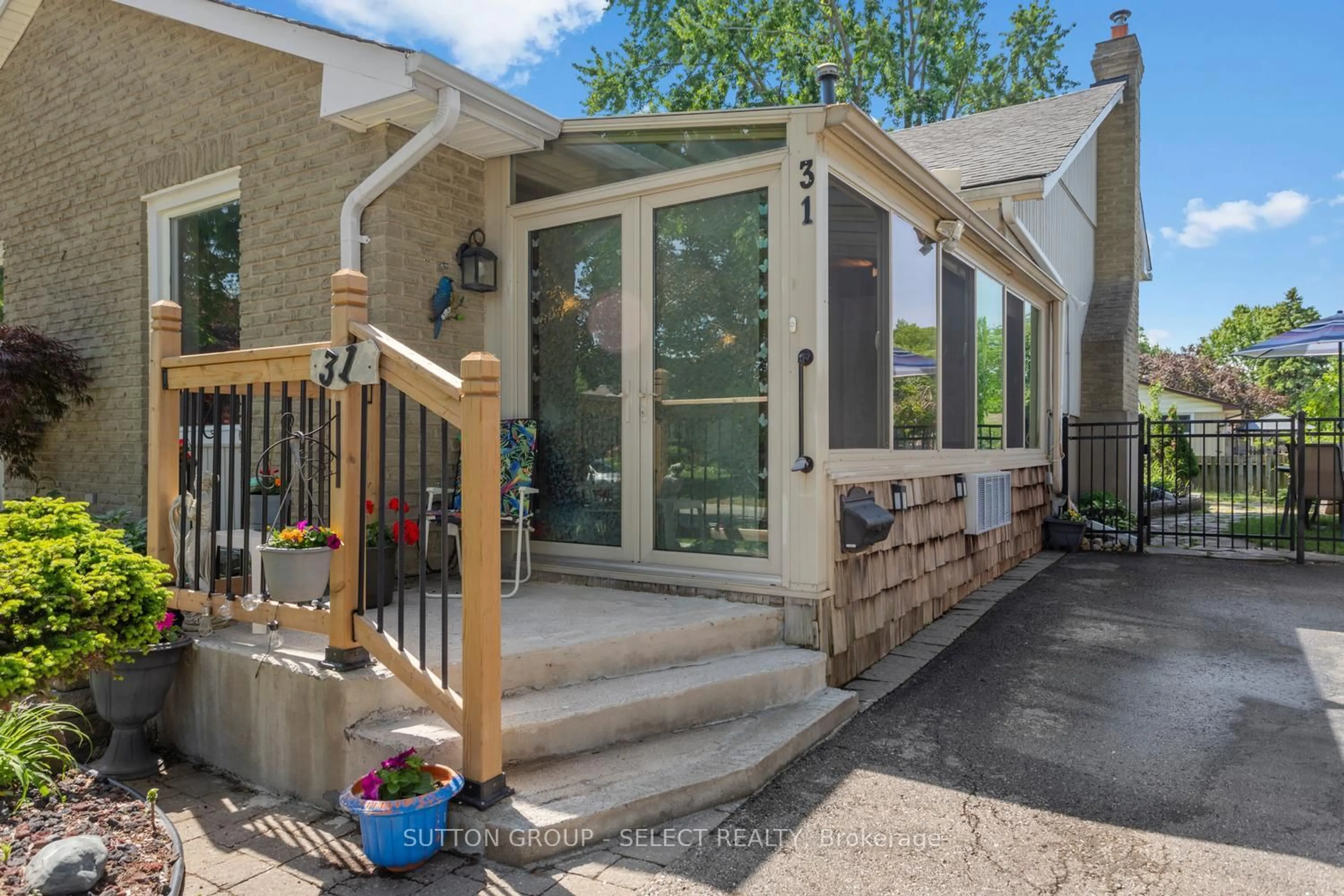 Unknown for 31 Renny Cres, London South Ontario N6E 2C4