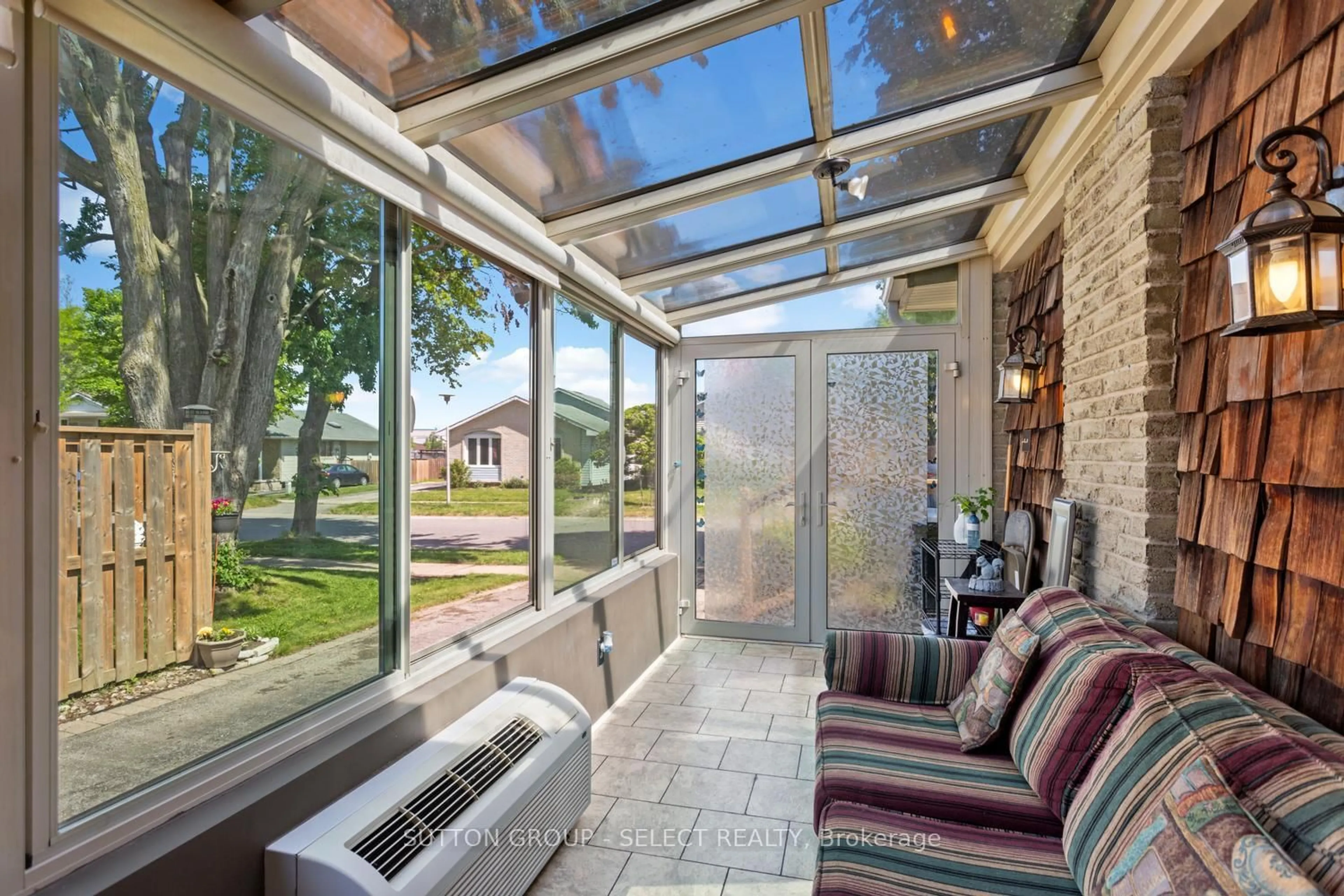 Patio, street for 31 Renny Cres, London South Ontario N6E 2C4